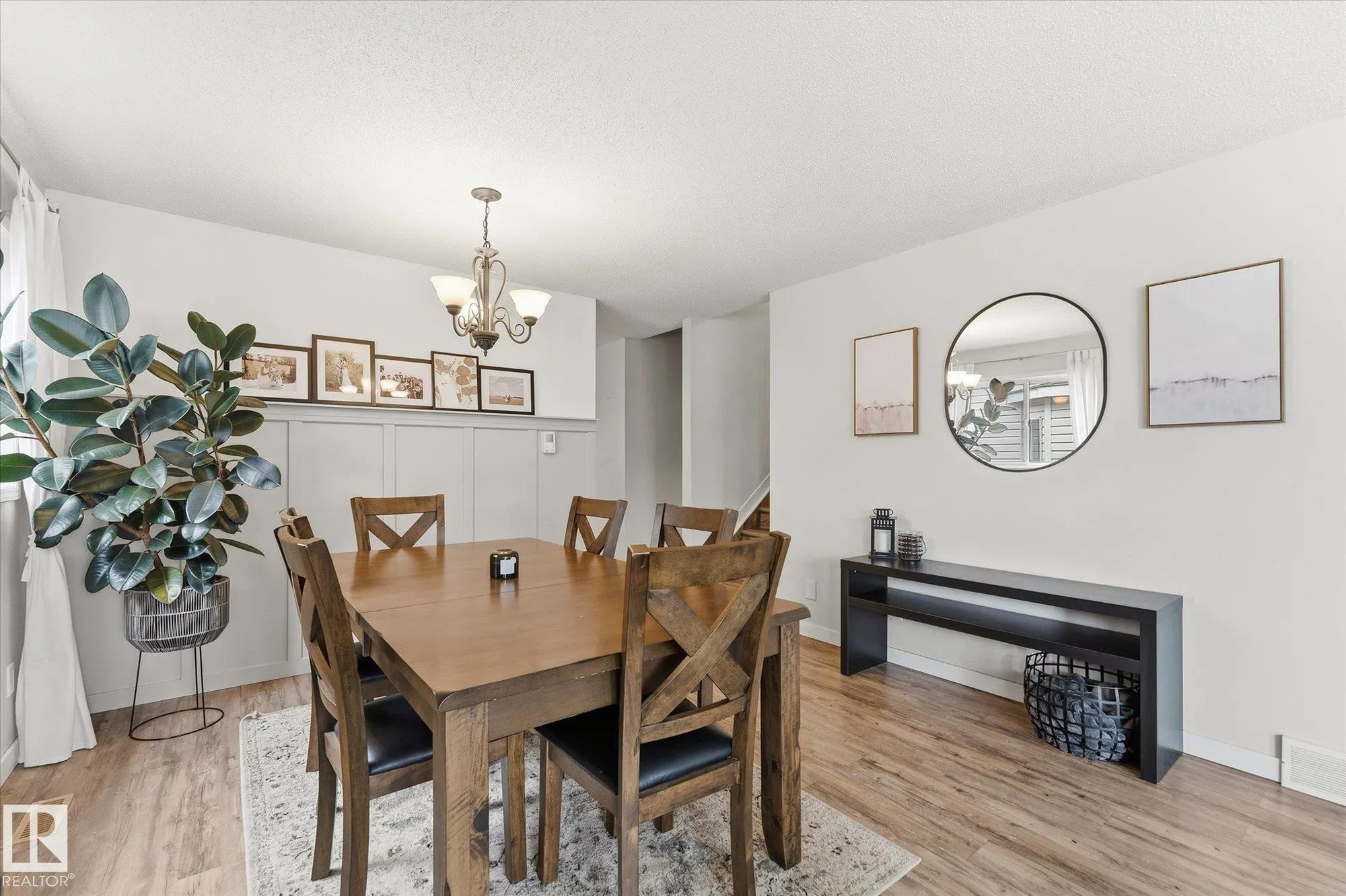 11 WOODSIDE Crescent