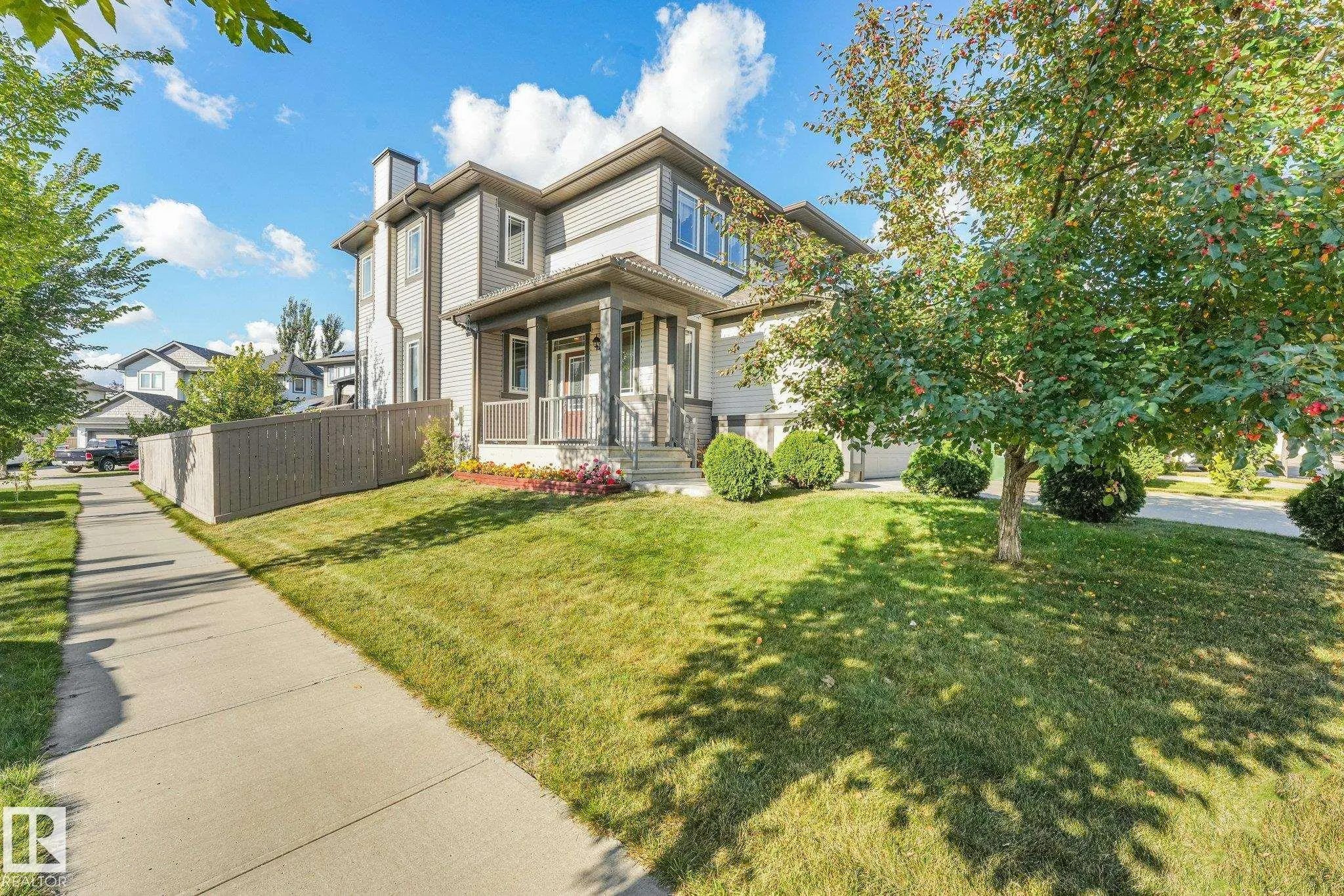 100 RIDEAU Place