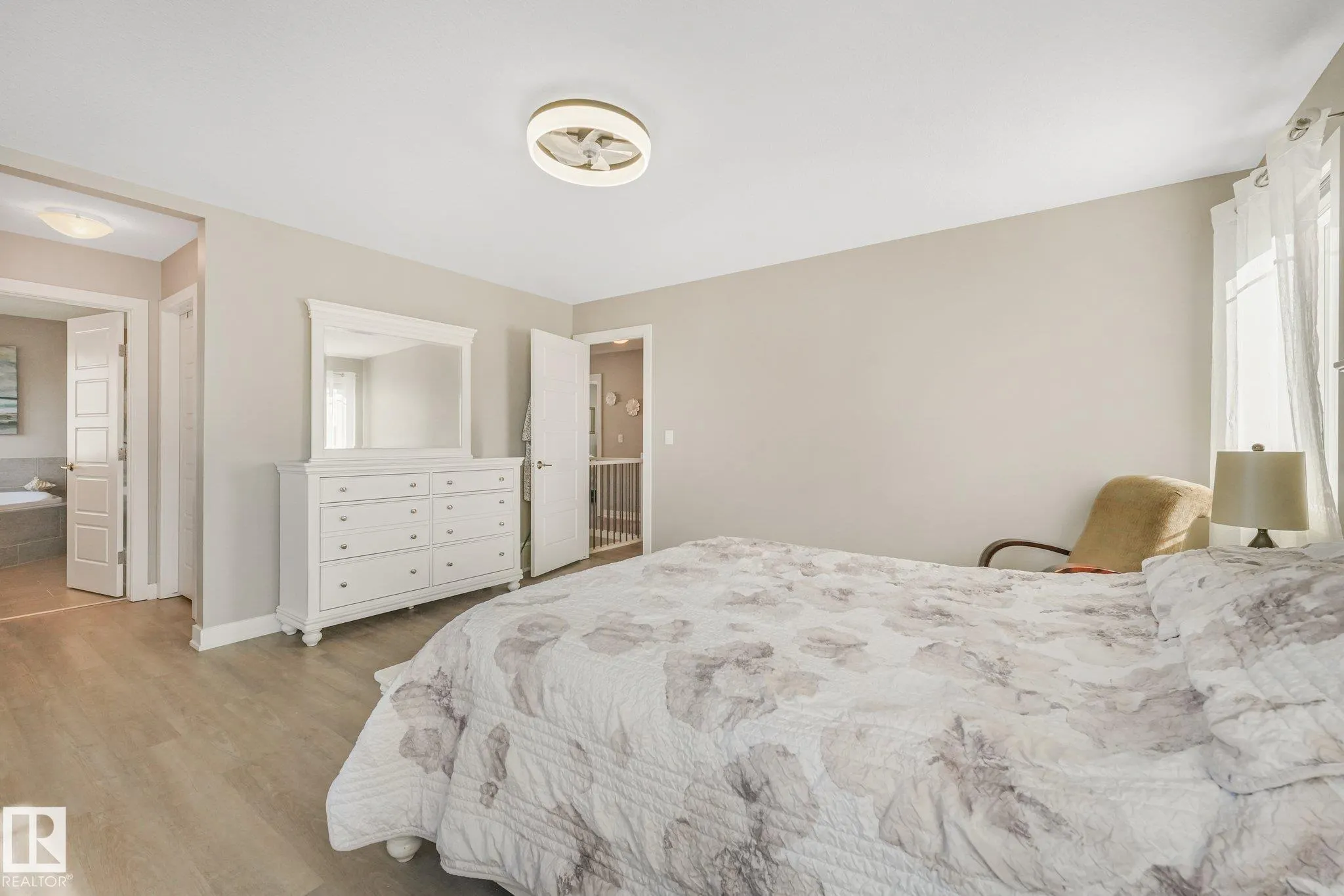 100 RIDEAU Place