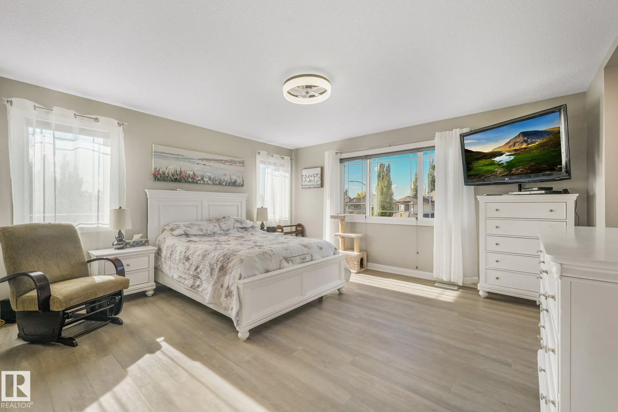 100 RIDEAU Place