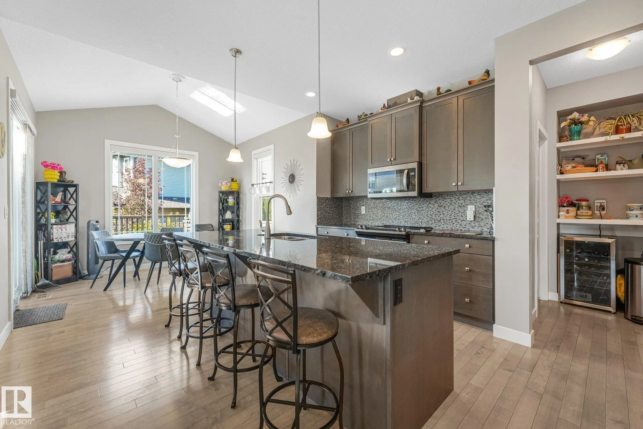 100 RIDEAU Place