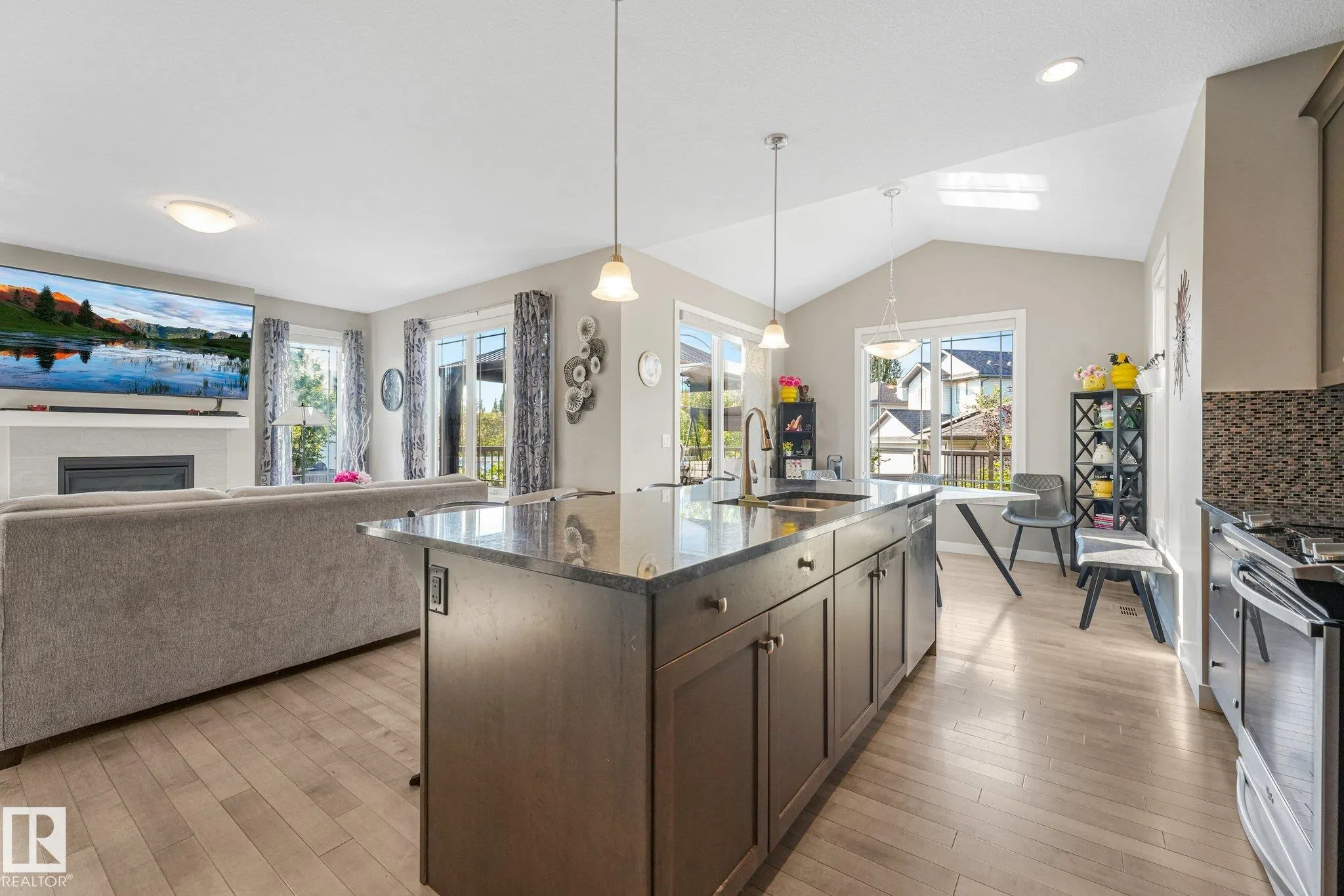100 RIDEAU Place