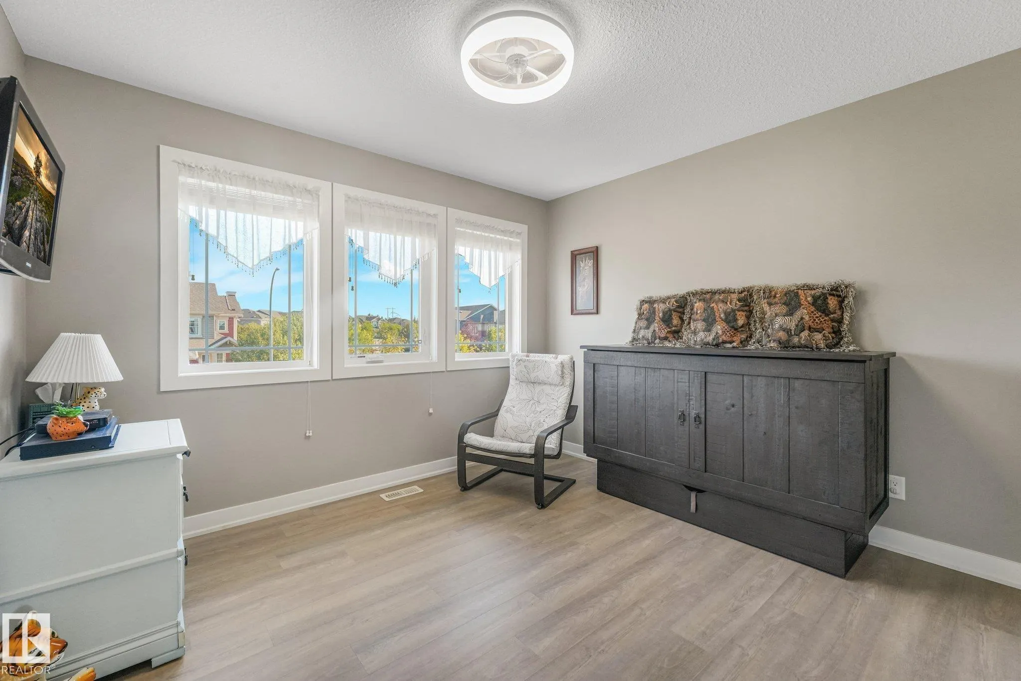 100 RIDEAU Place