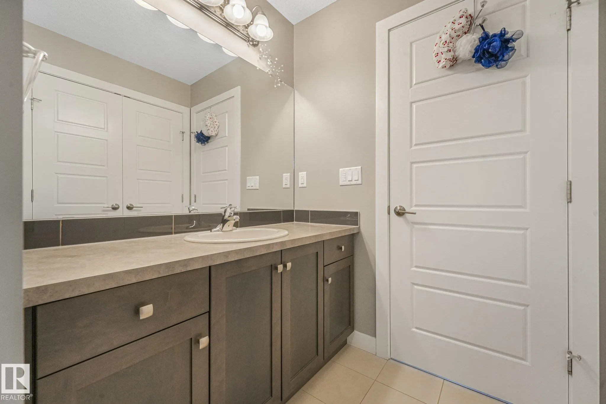 100 RIDEAU Place