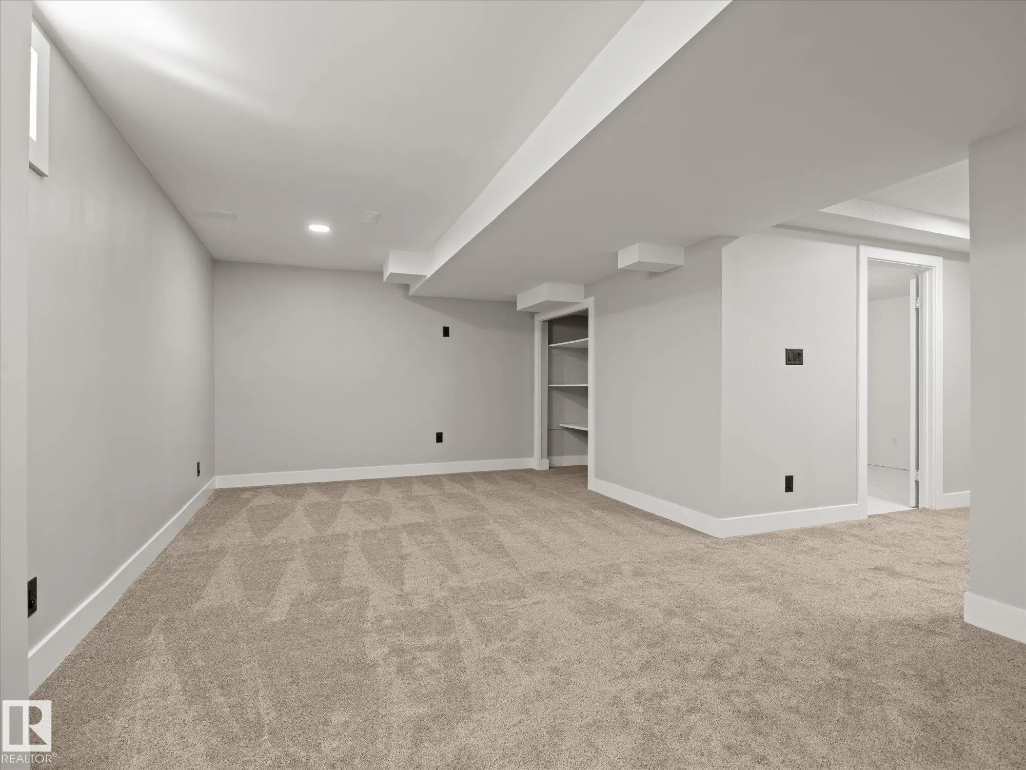 15 WILLOUGHBY Drive