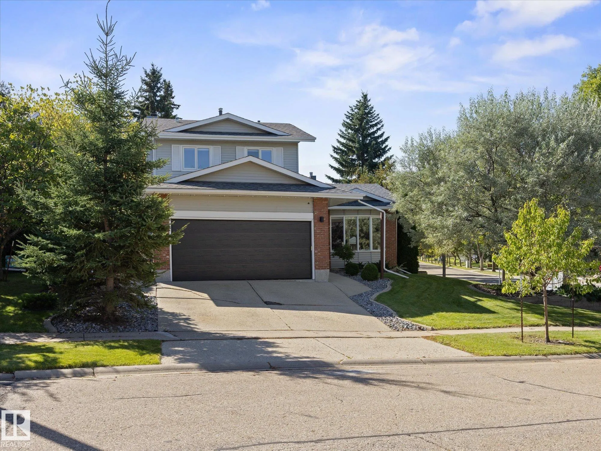 15 WILLOUGHBY Drive