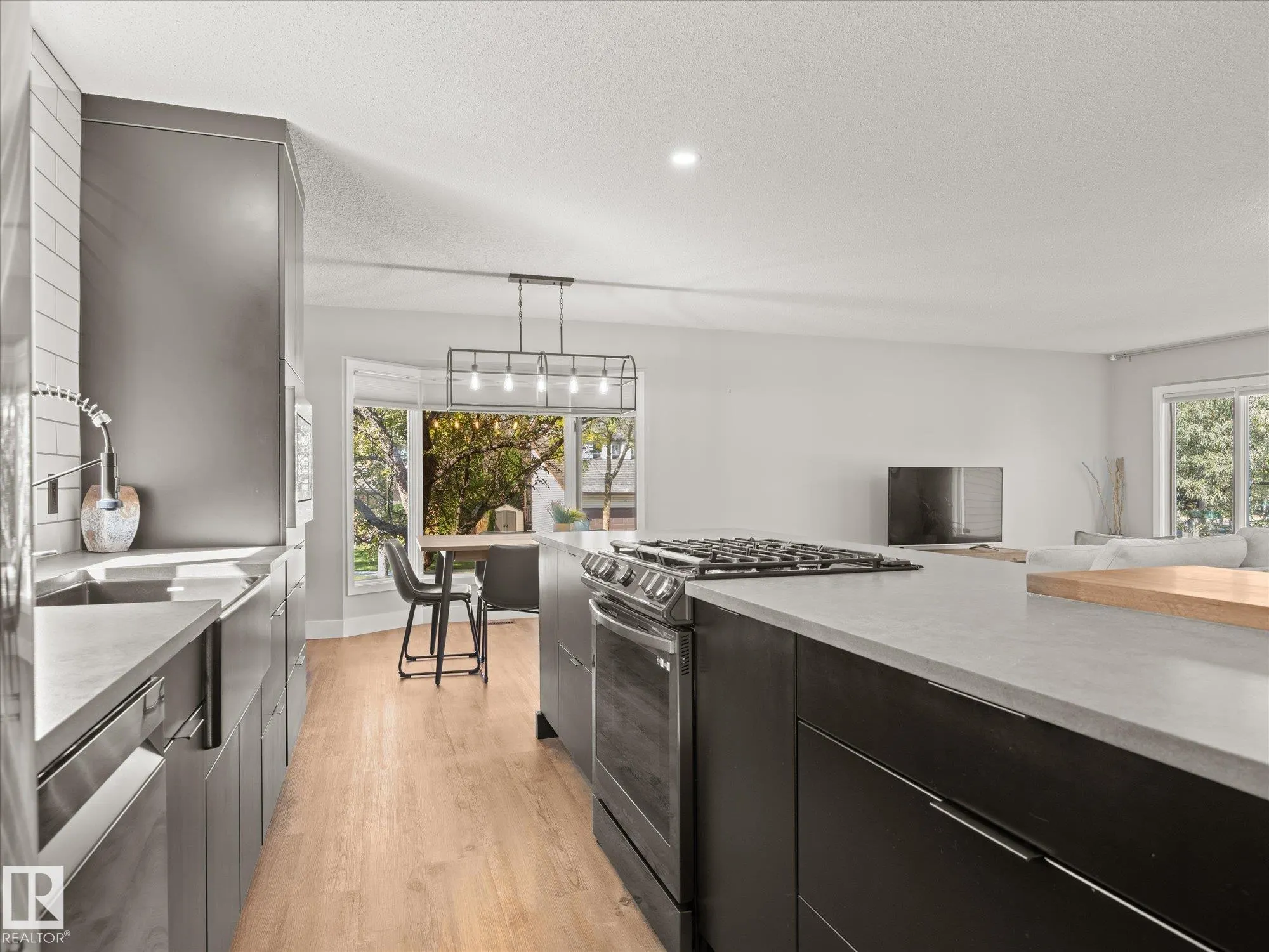 15 WILLOUGHBY Drive