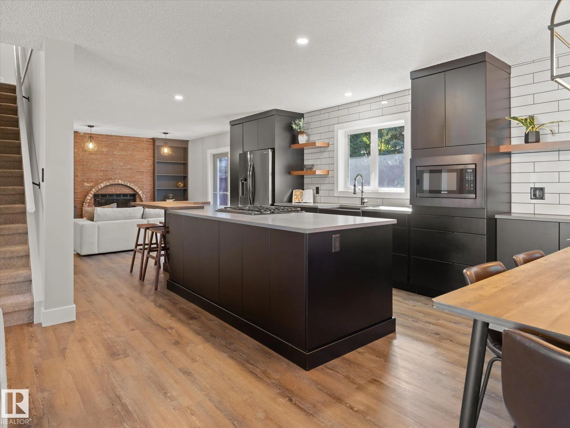 15 WILLOUGHBY Drive