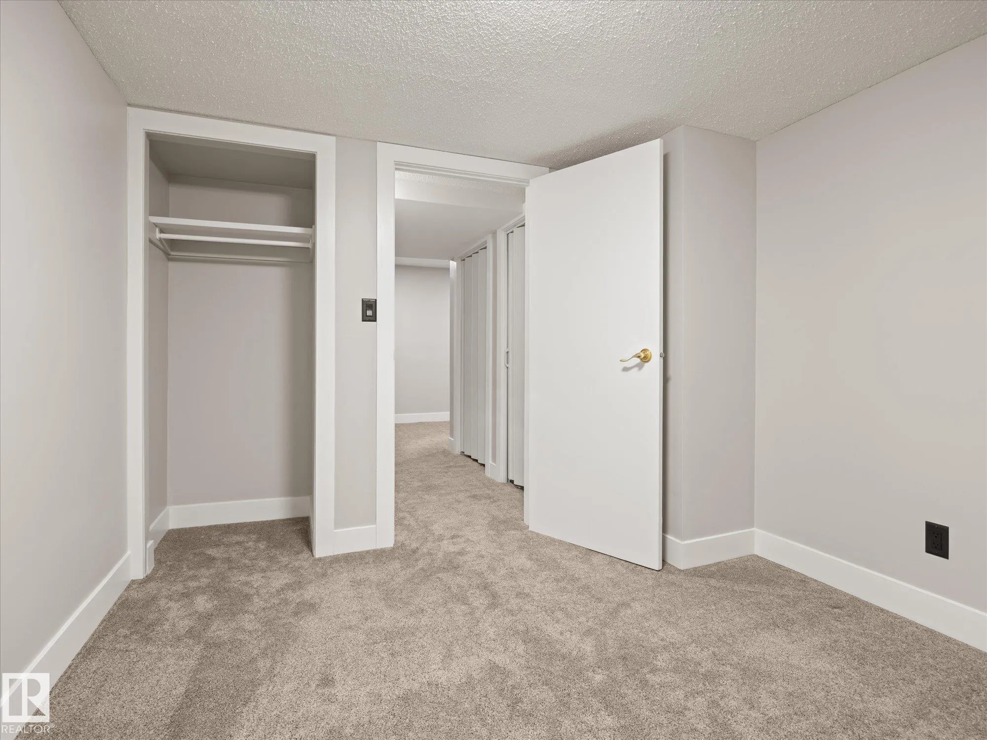 15 WILLOUGHBY Drive