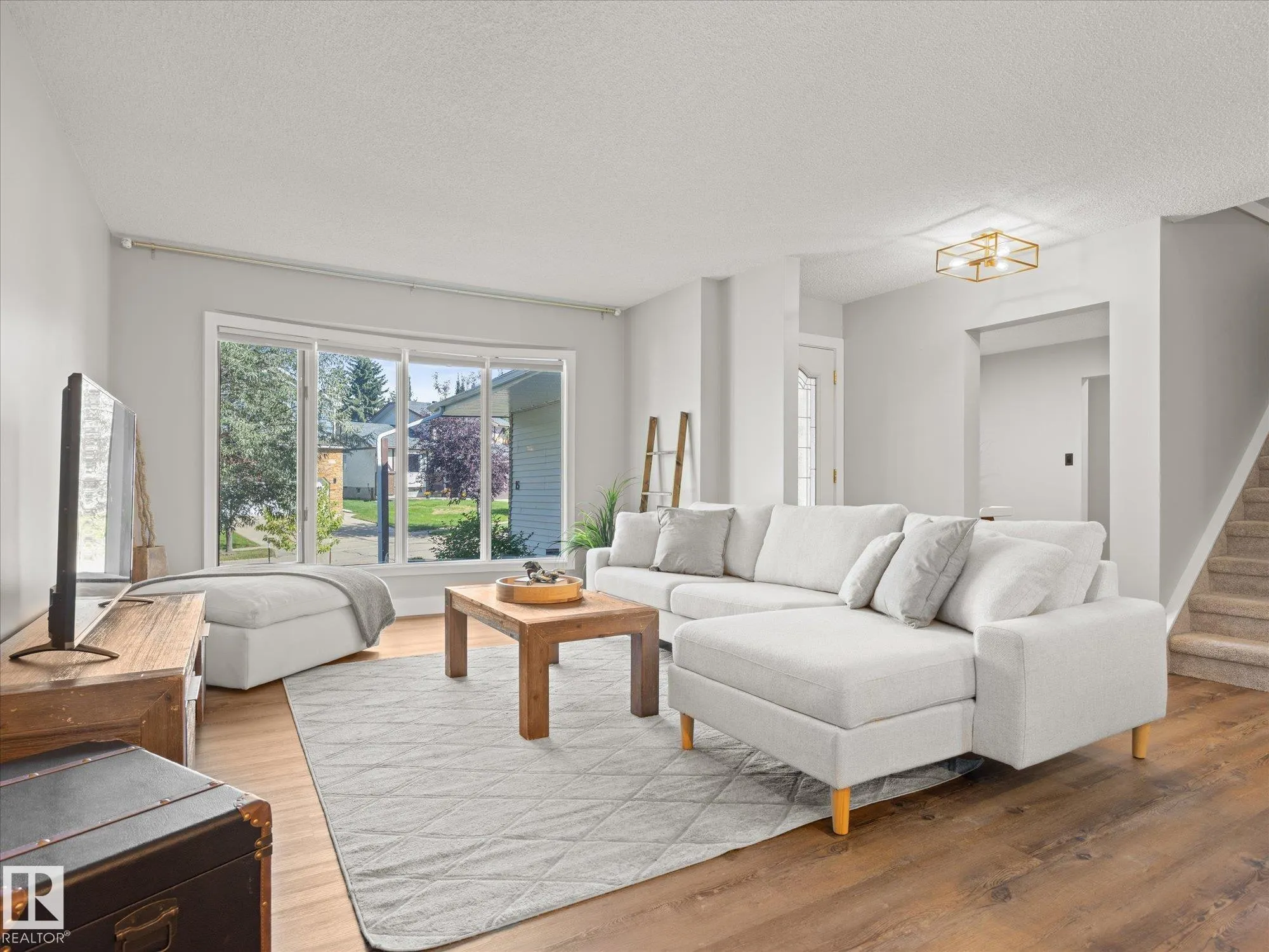 15 WILLOUGHBY Drive