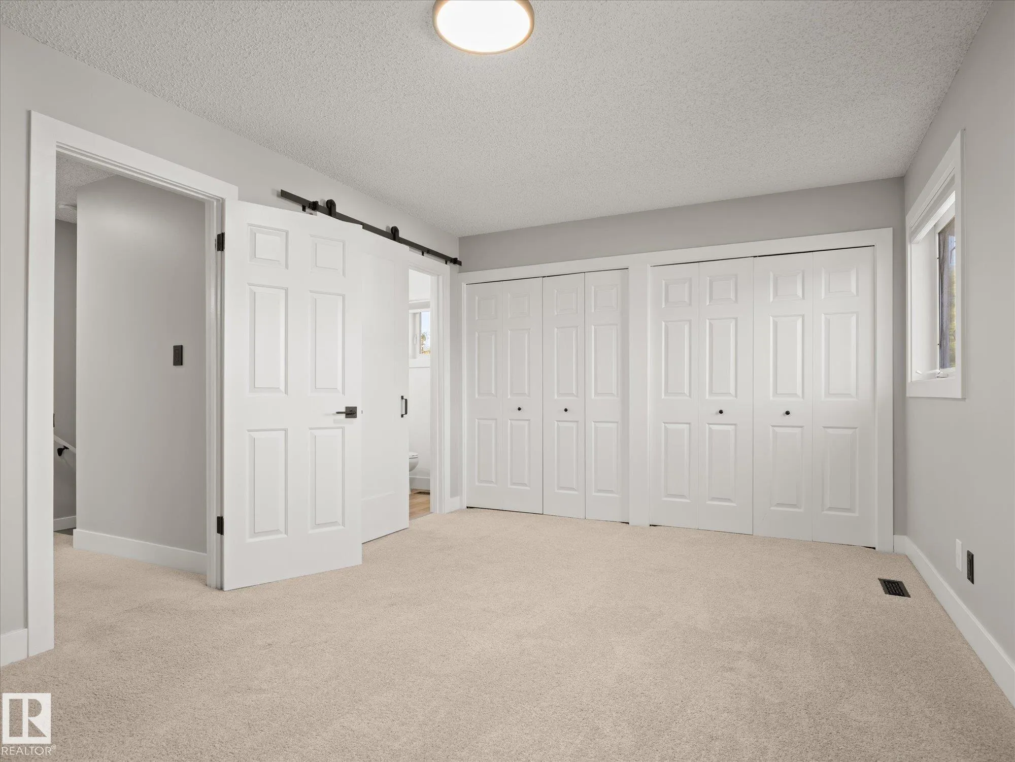 15 WILLOUGHBY Drive