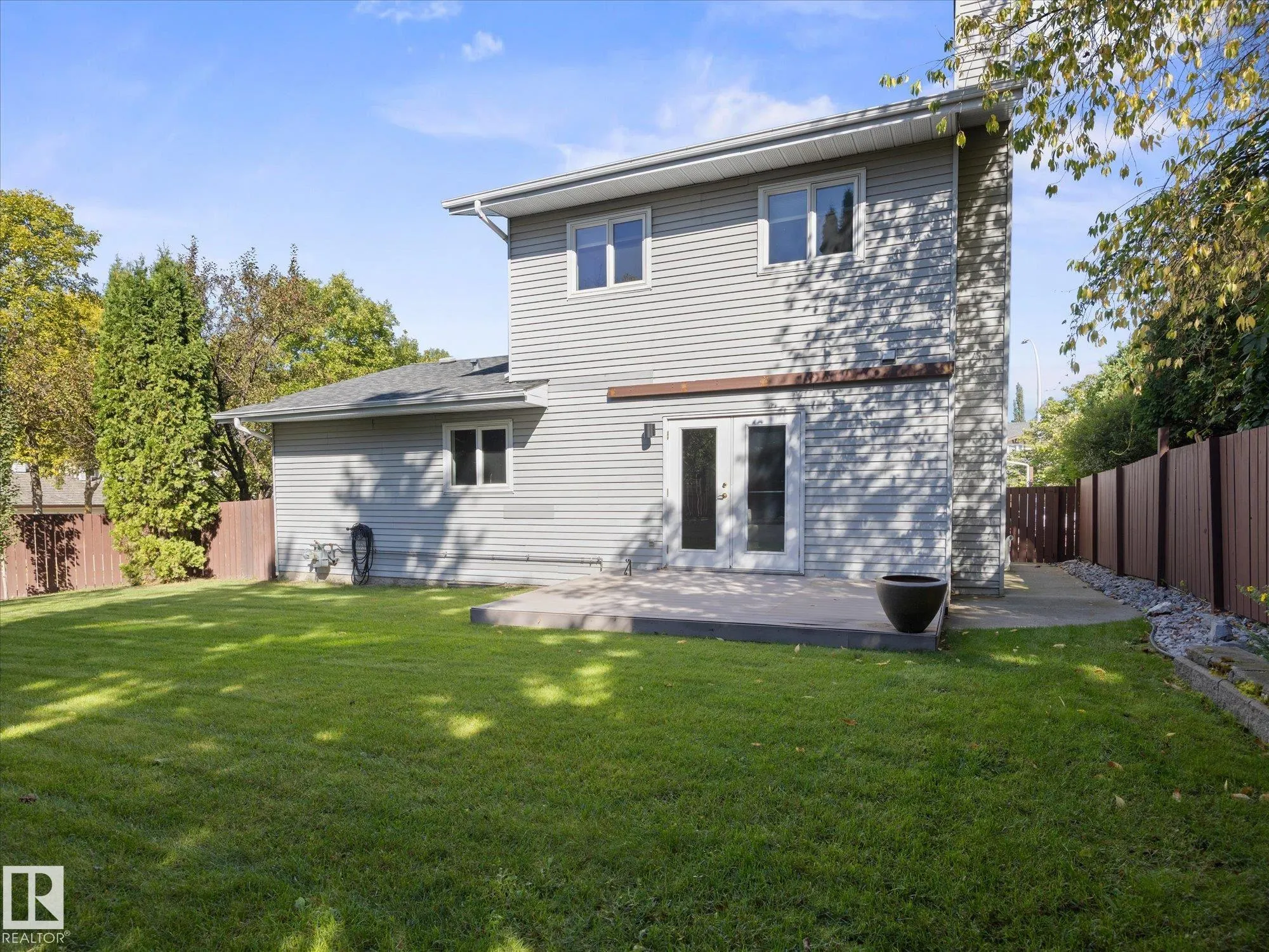 15 WILLOUGHBY Drive