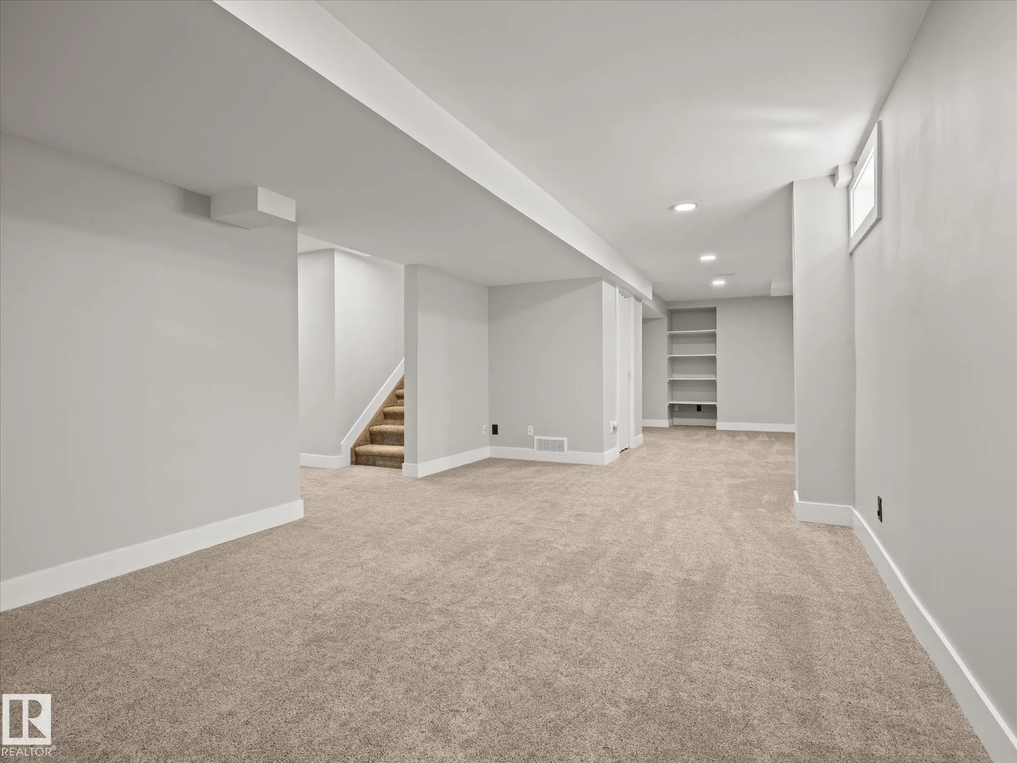 15 WILLOUGHBY Drive