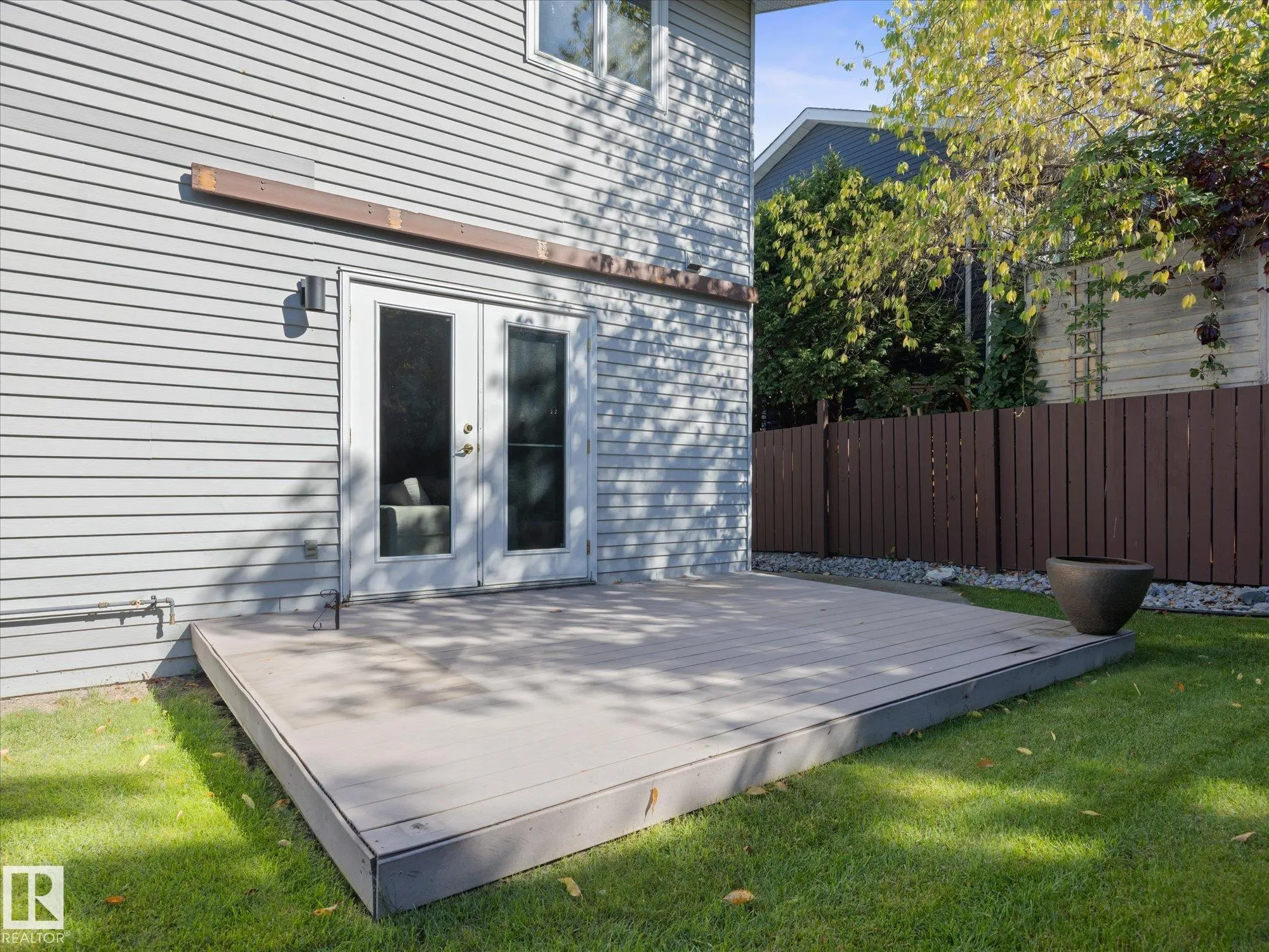 15 WILLOUGHBY Drive