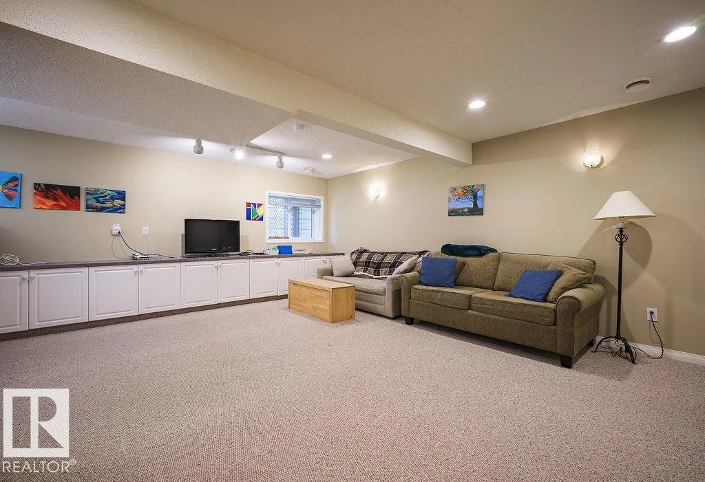 7 CRANFORD Way