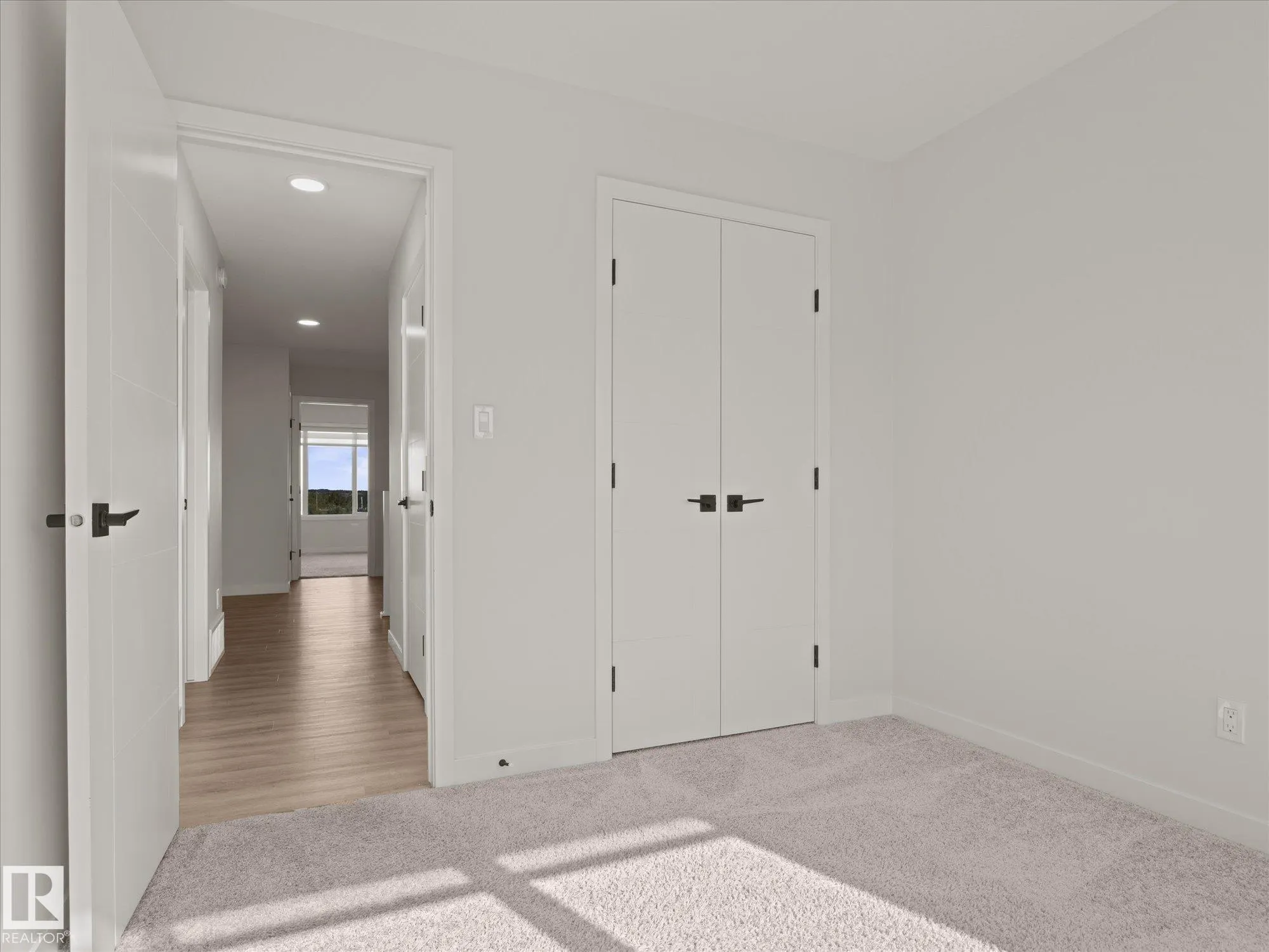 102 KINGSBURY Circle