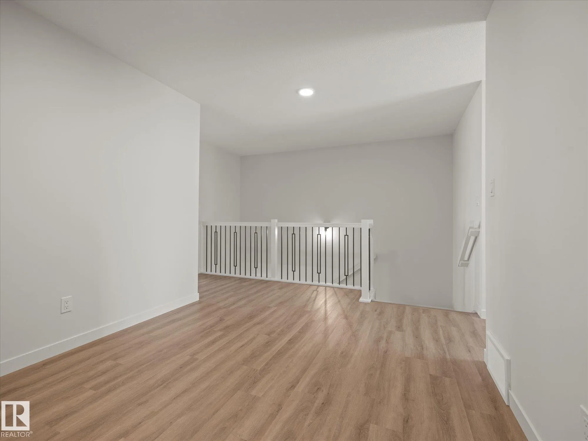 102 KINGSBURY Circle