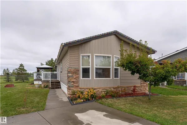 422 Oak Wood Crescent