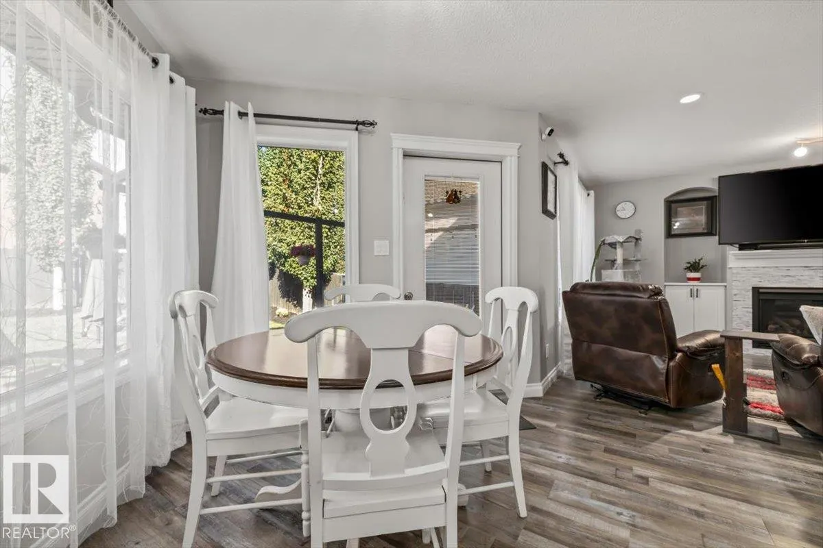 7 LAMPLIGHT Drive