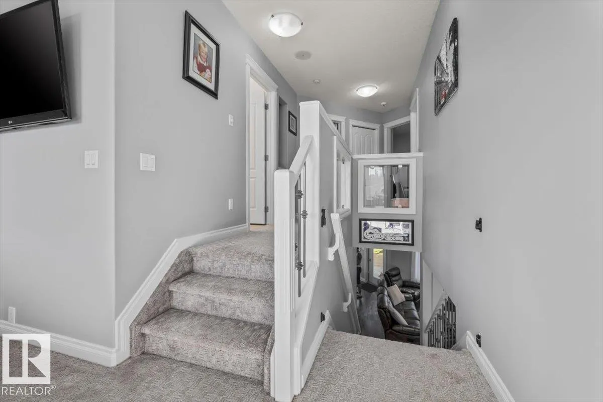 7 LAMPLIGHT Drive