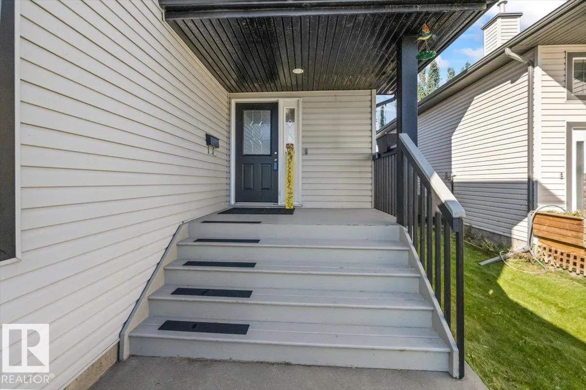 7 LAMPLIGHT Drive