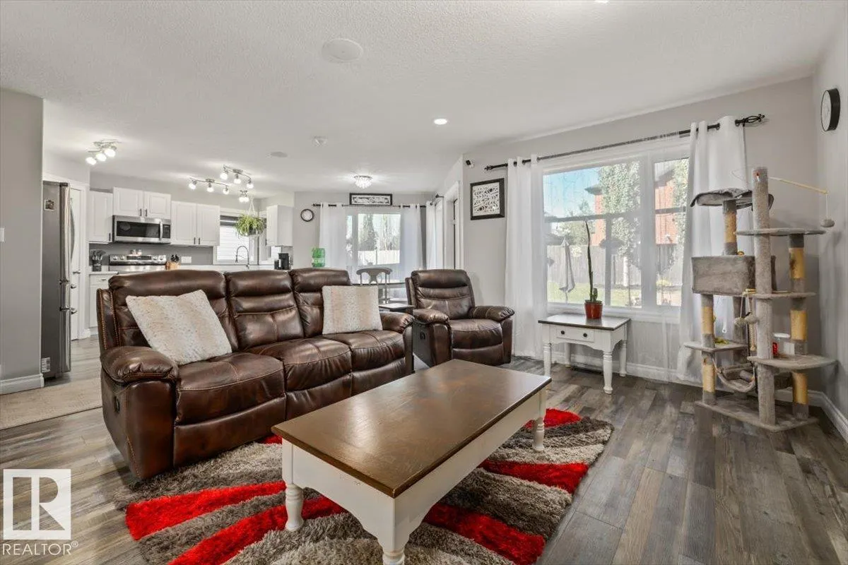 7 LAMPLIGHT Drive