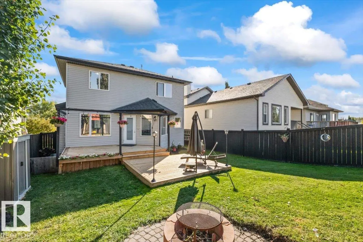 7 LAMPLIGHT Drive