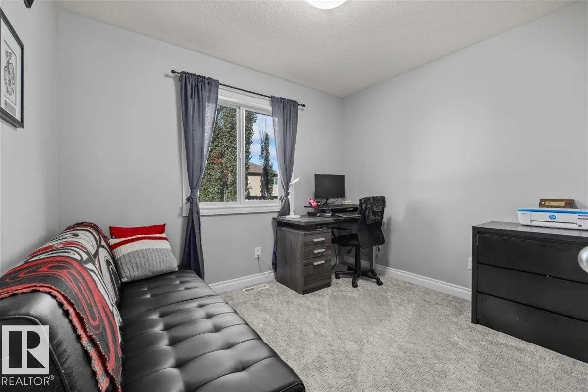 7 LAMPLIGHT Drive
