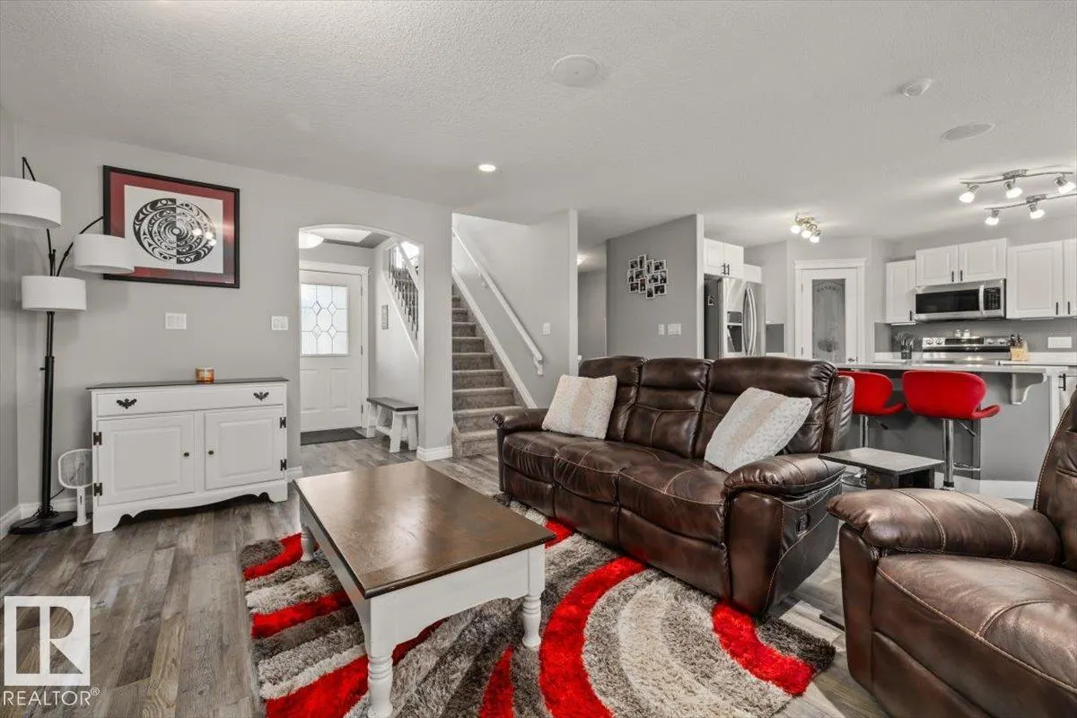 7 LAMPLIGHT Drive