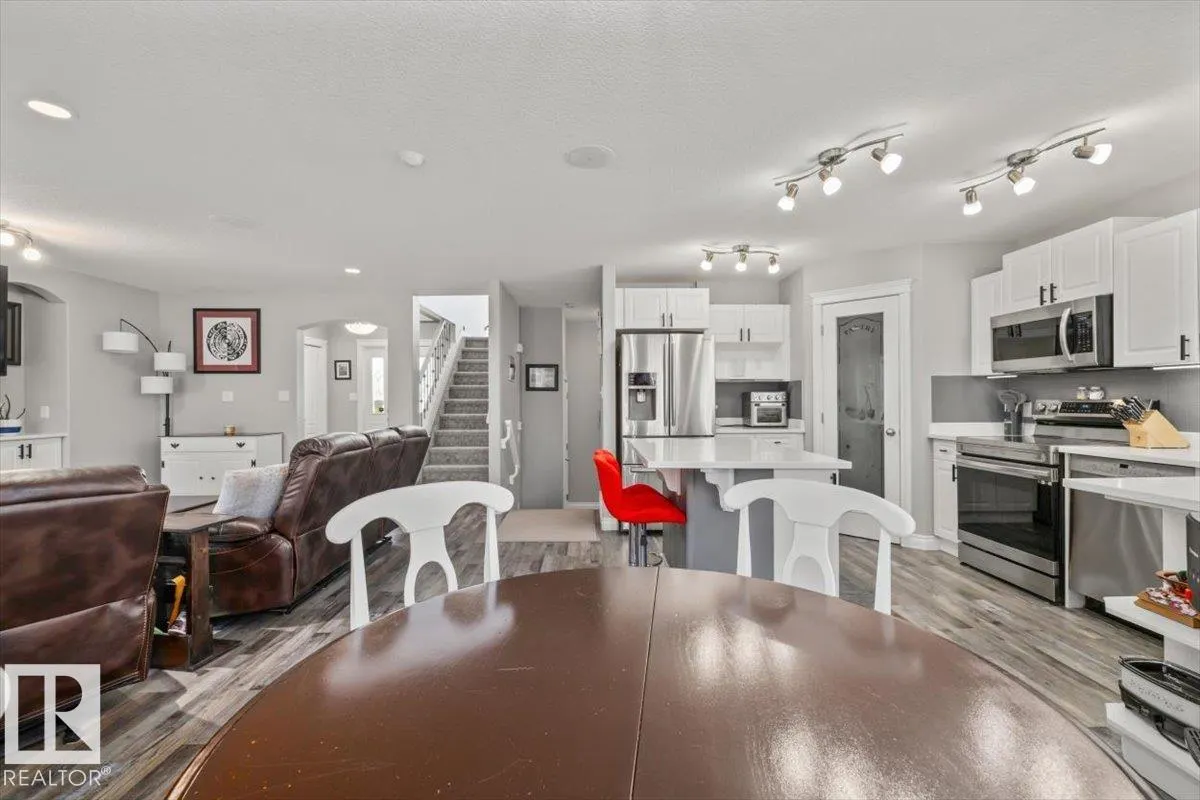 7 LAMPLIGHT Drive