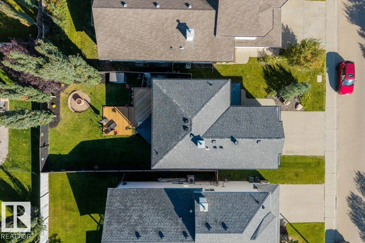 7 LAMPLIGHT Drive