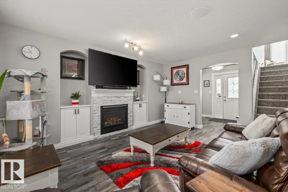7 LAMPLIGHT Drive