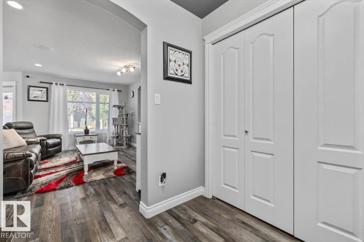 7 LAMPLIGHT Drive