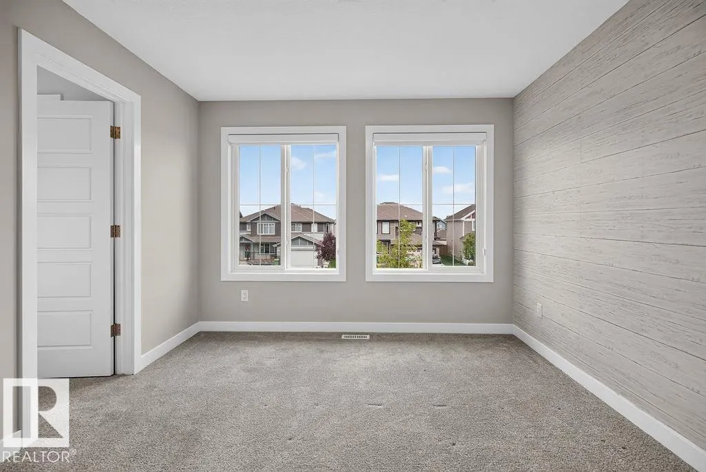 33 SIENNA Boulevard