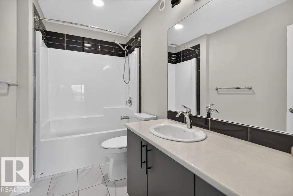 33 SIENNA Boulevard
