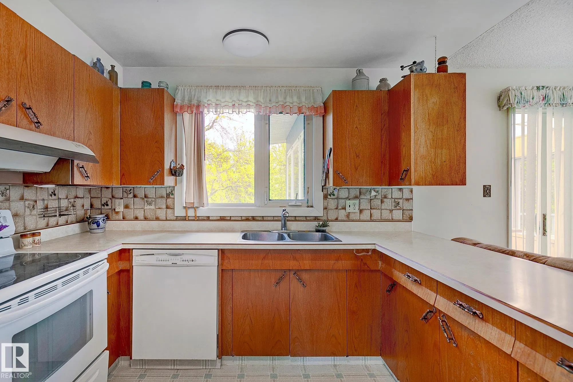 140 WINDERMERE Drive