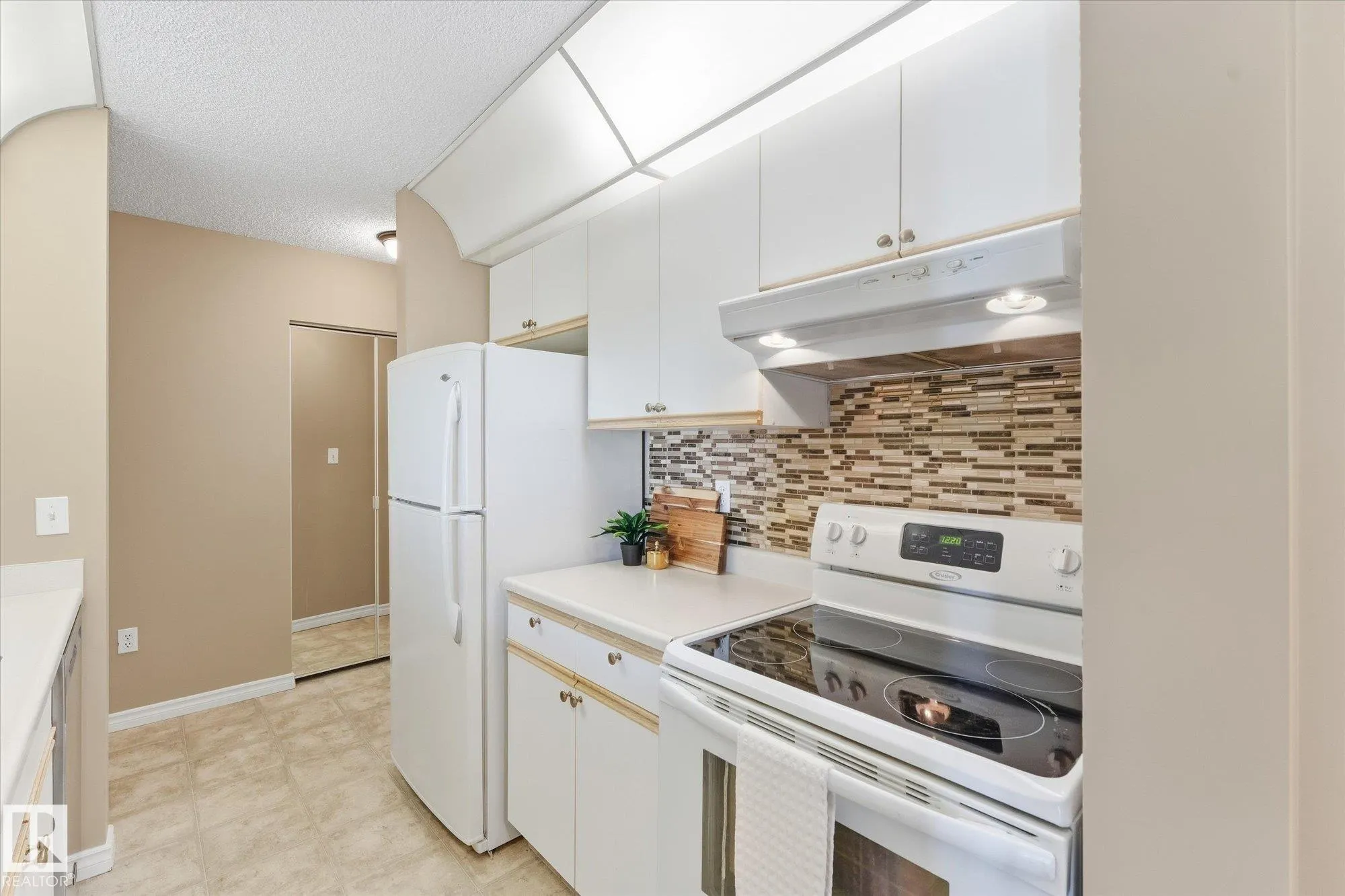 2508 50 Street