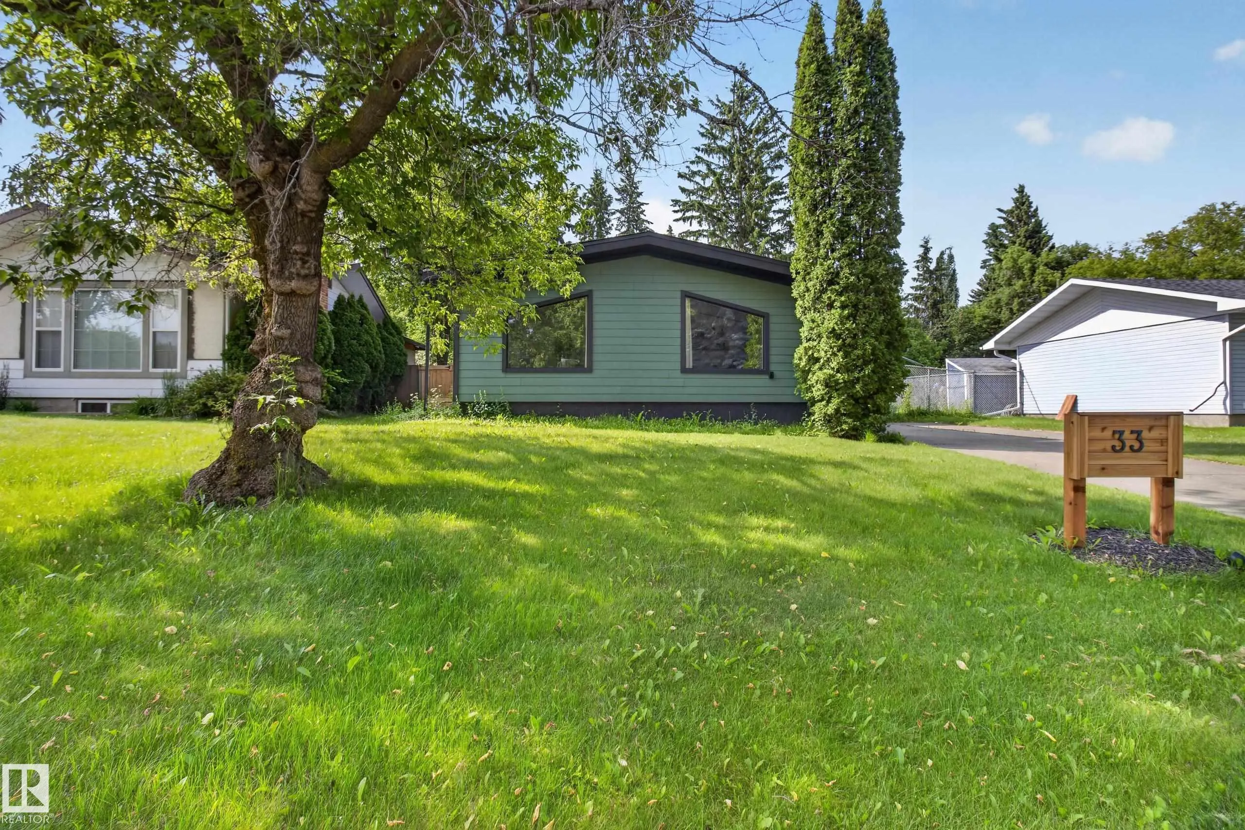 33 HAZEL Street