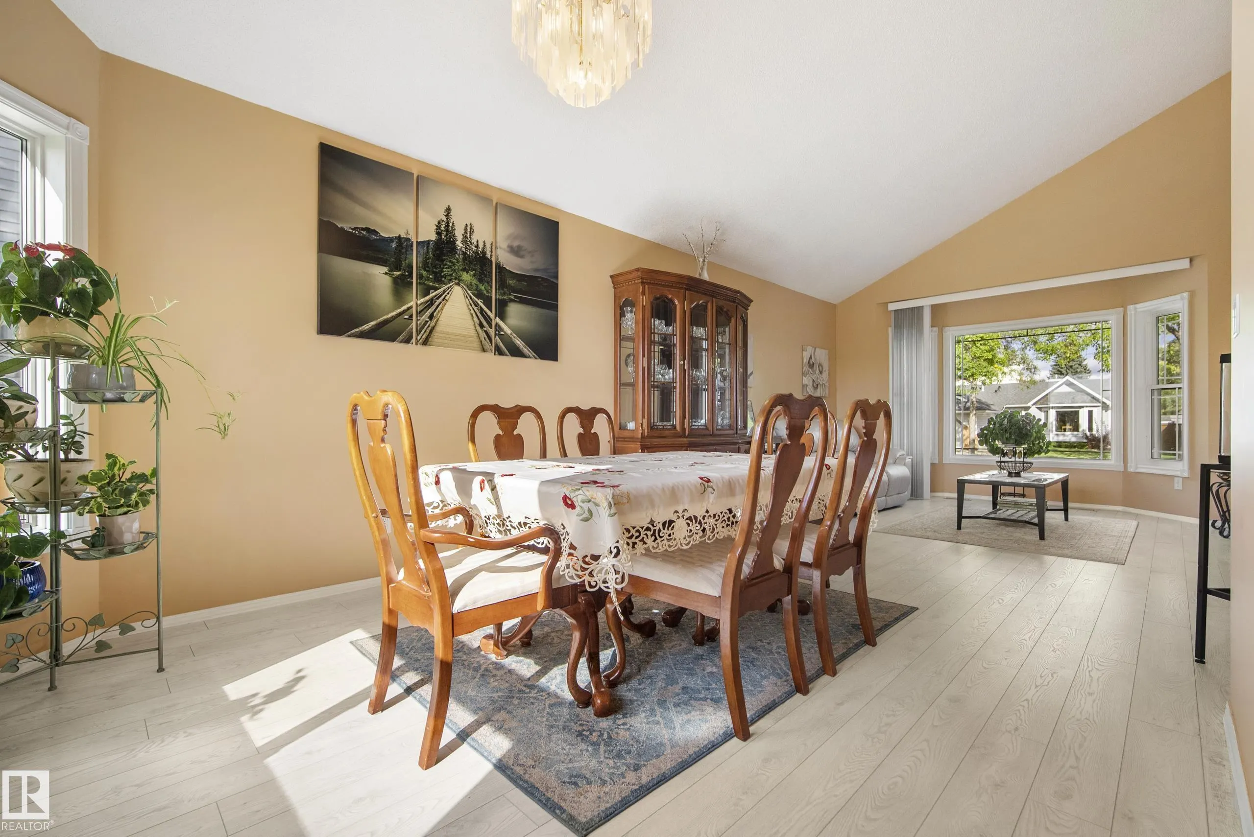 38 DEANE Crescent