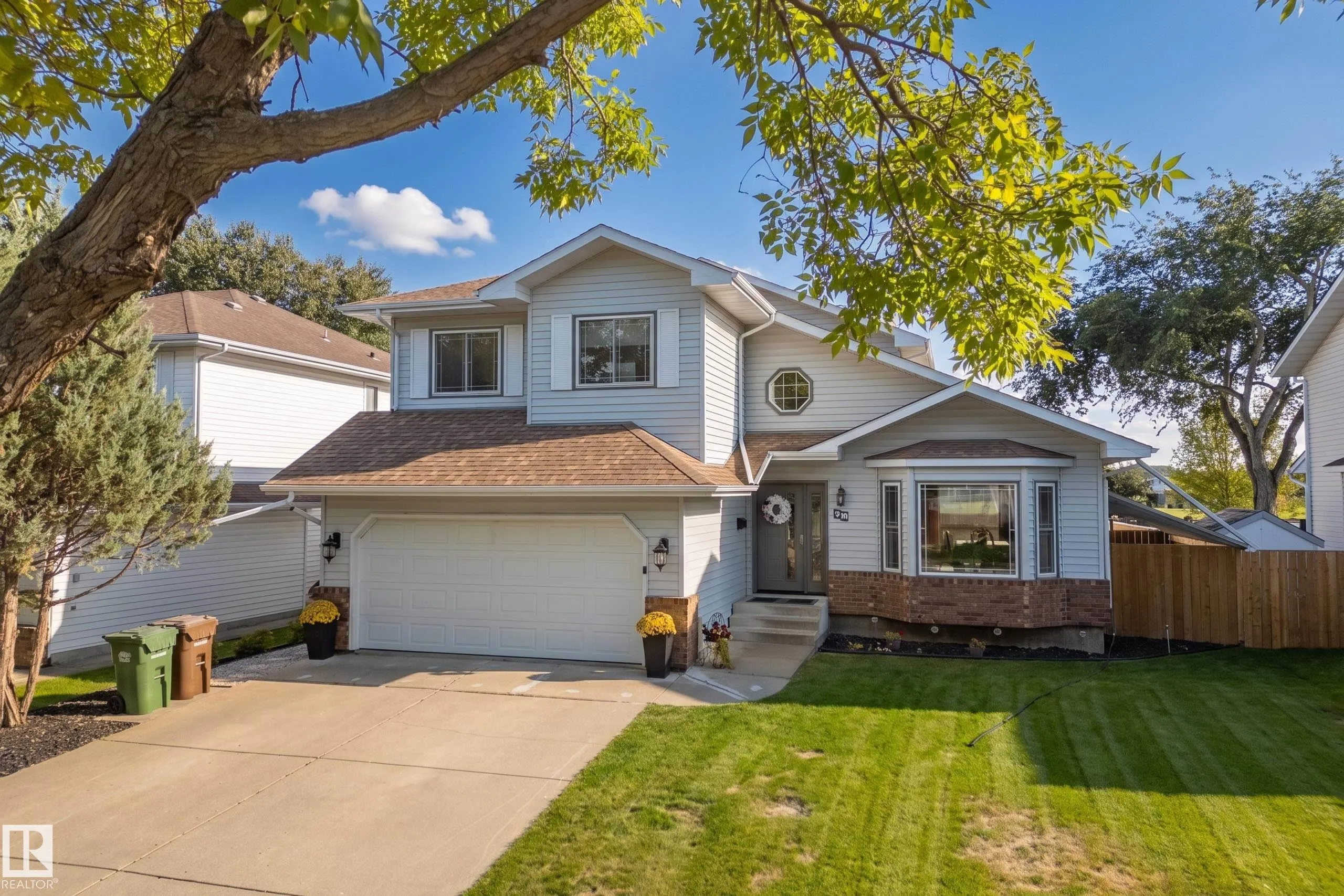 38 DEANE Crescent