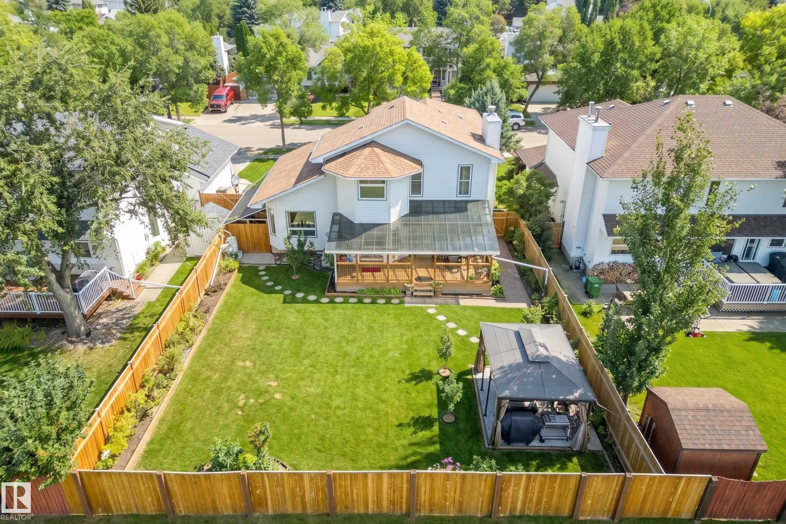38 DEANE Crescent