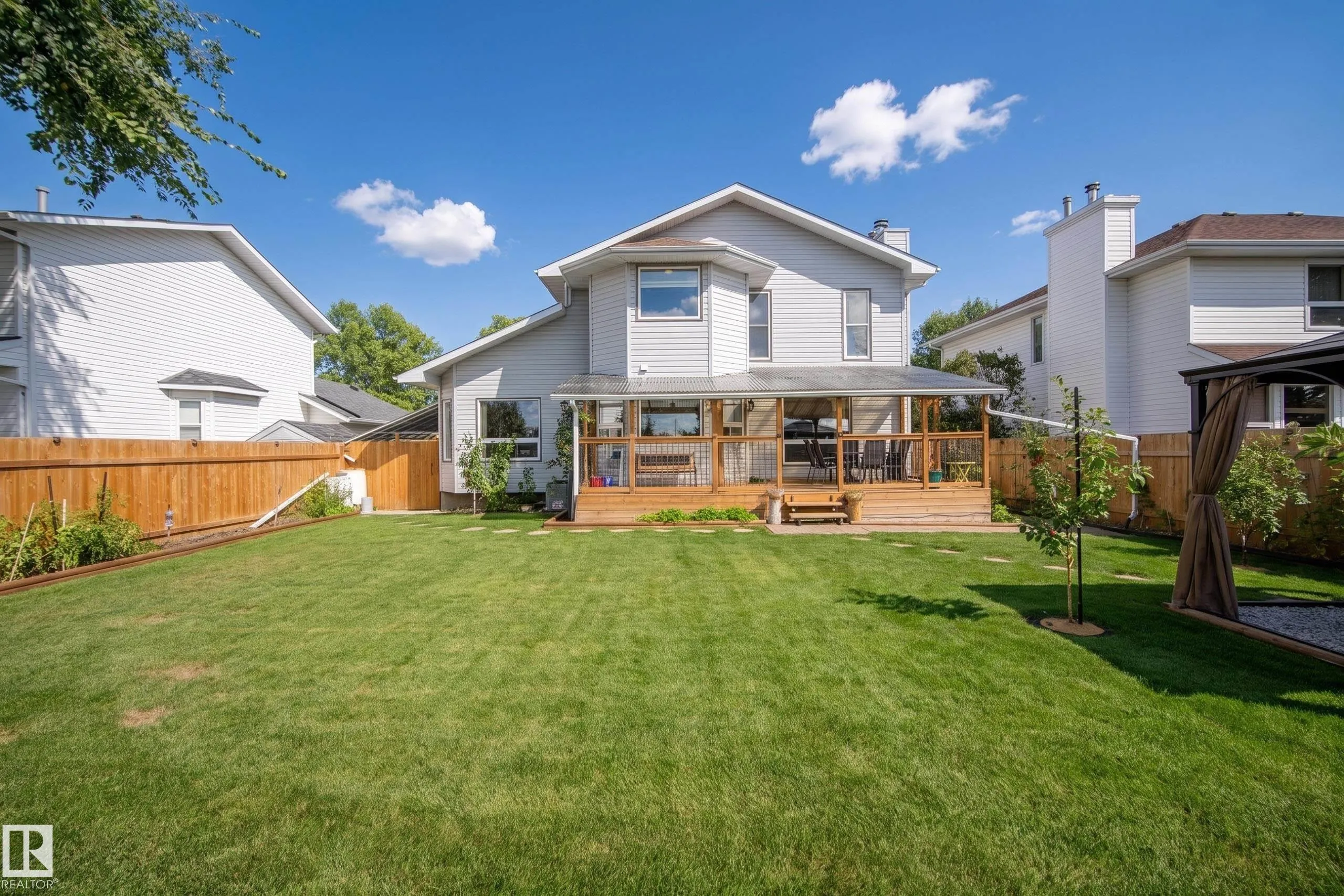 38 DEANE Crescent