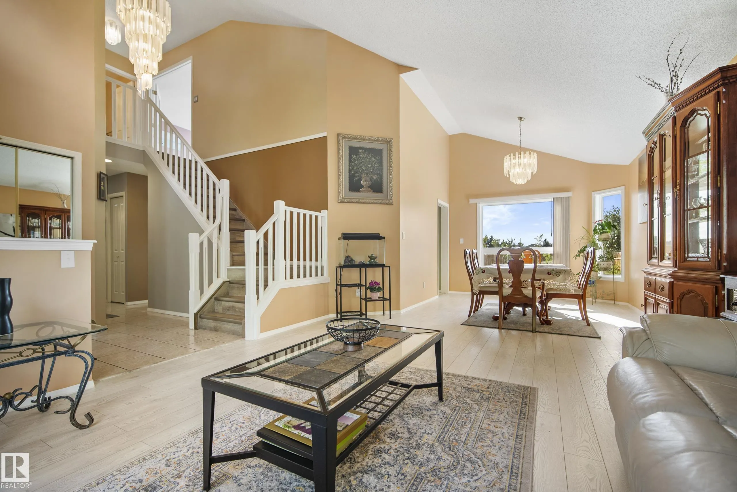38 DEANE Crescent