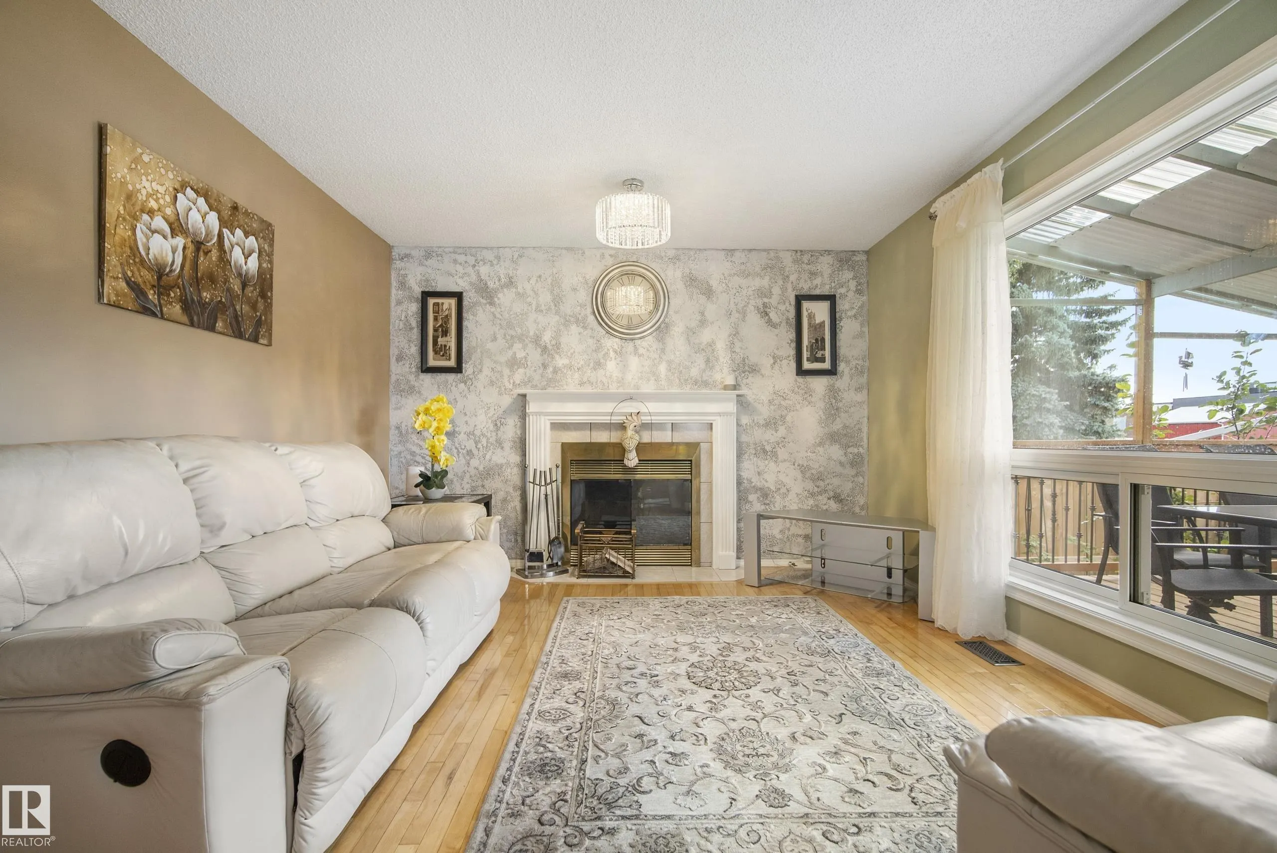 38 DEANE Crescent