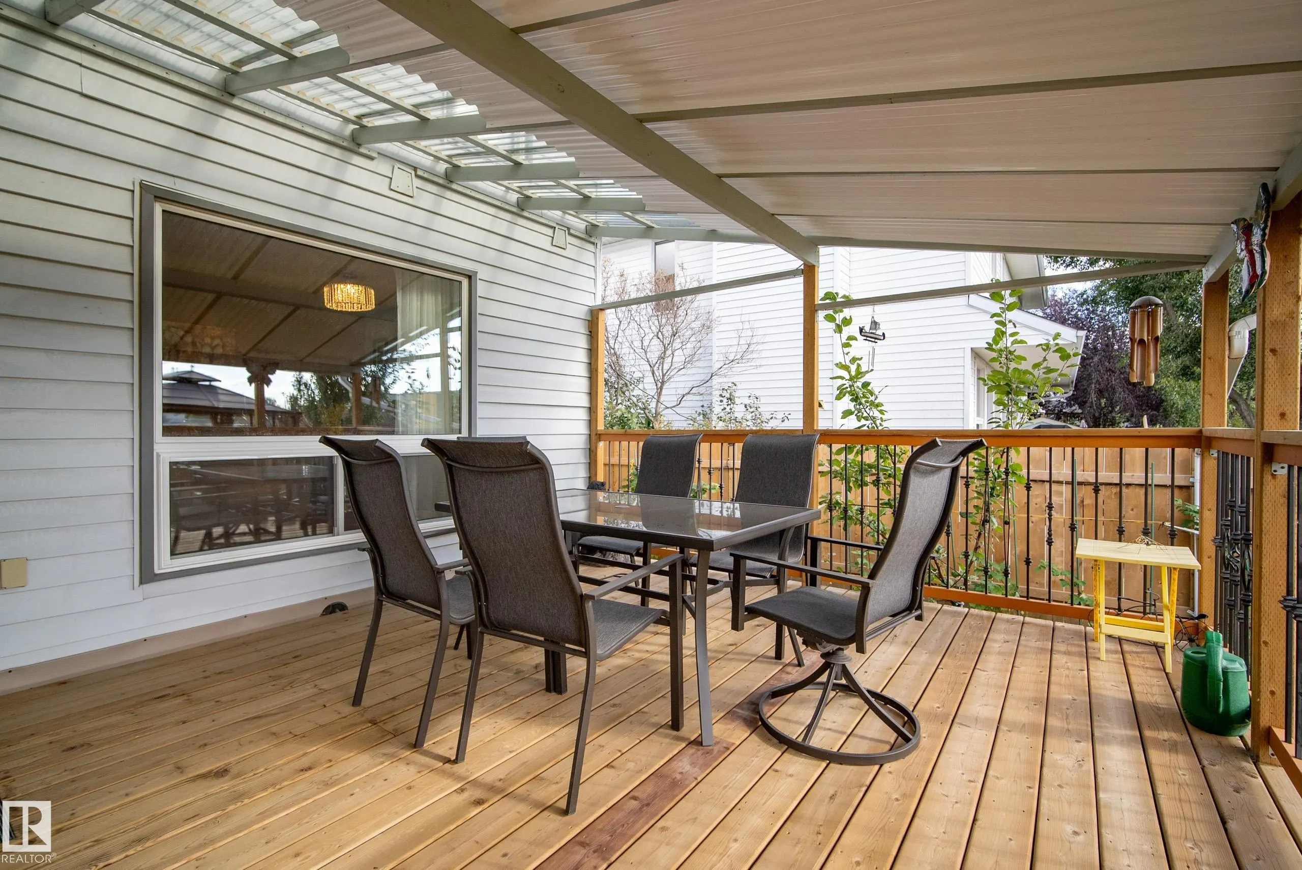 38 DEANE Crescent