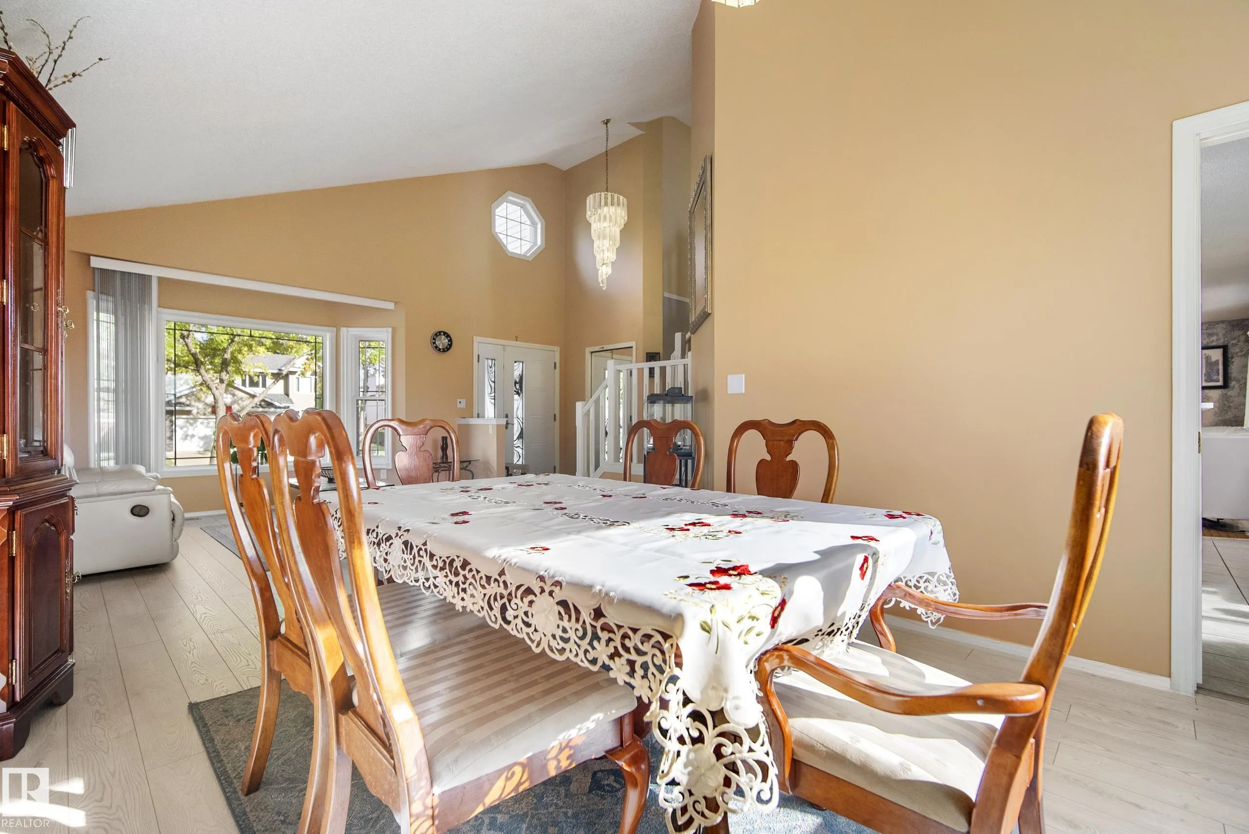38 DEANE Crescent