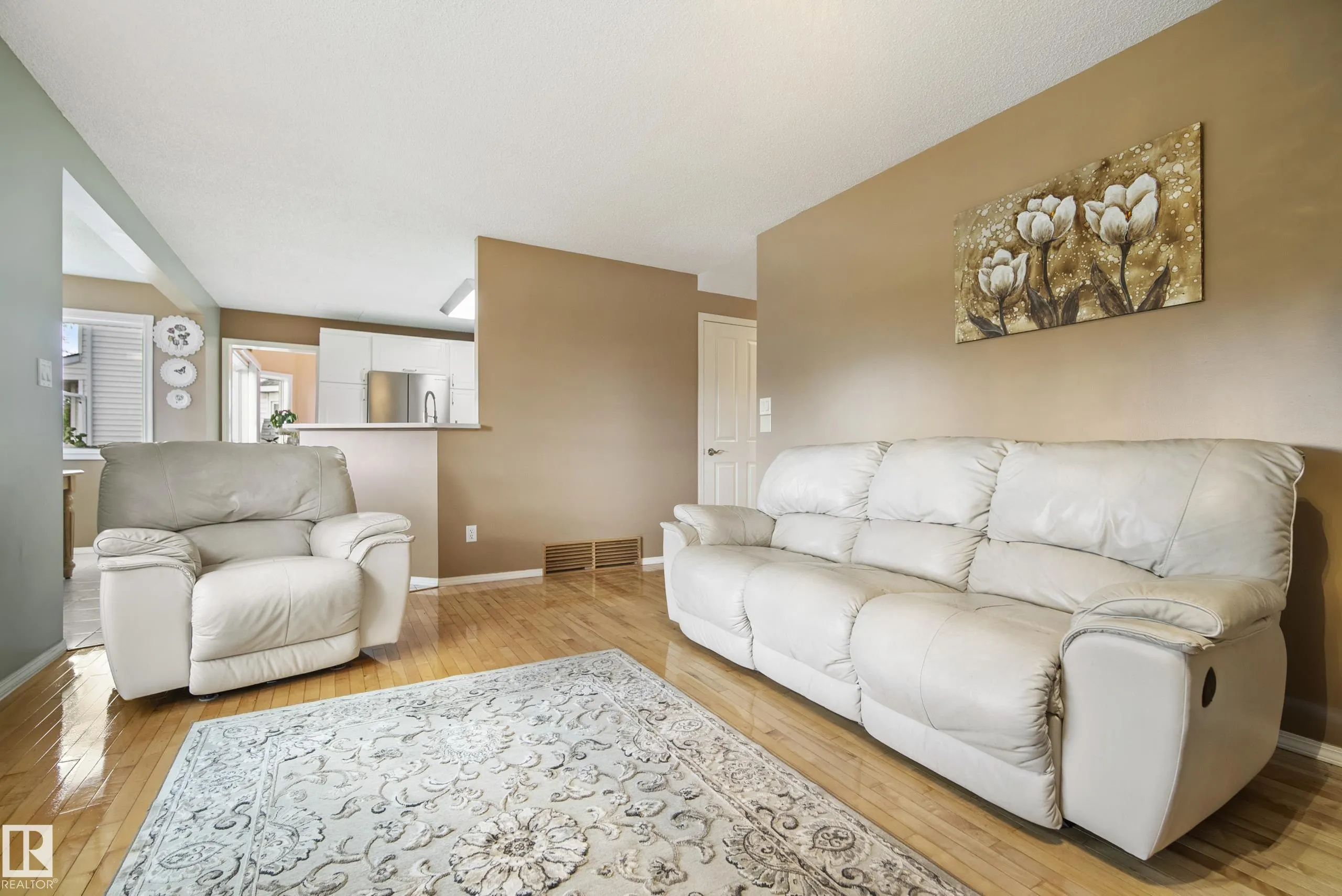 38 DEANE Crescent