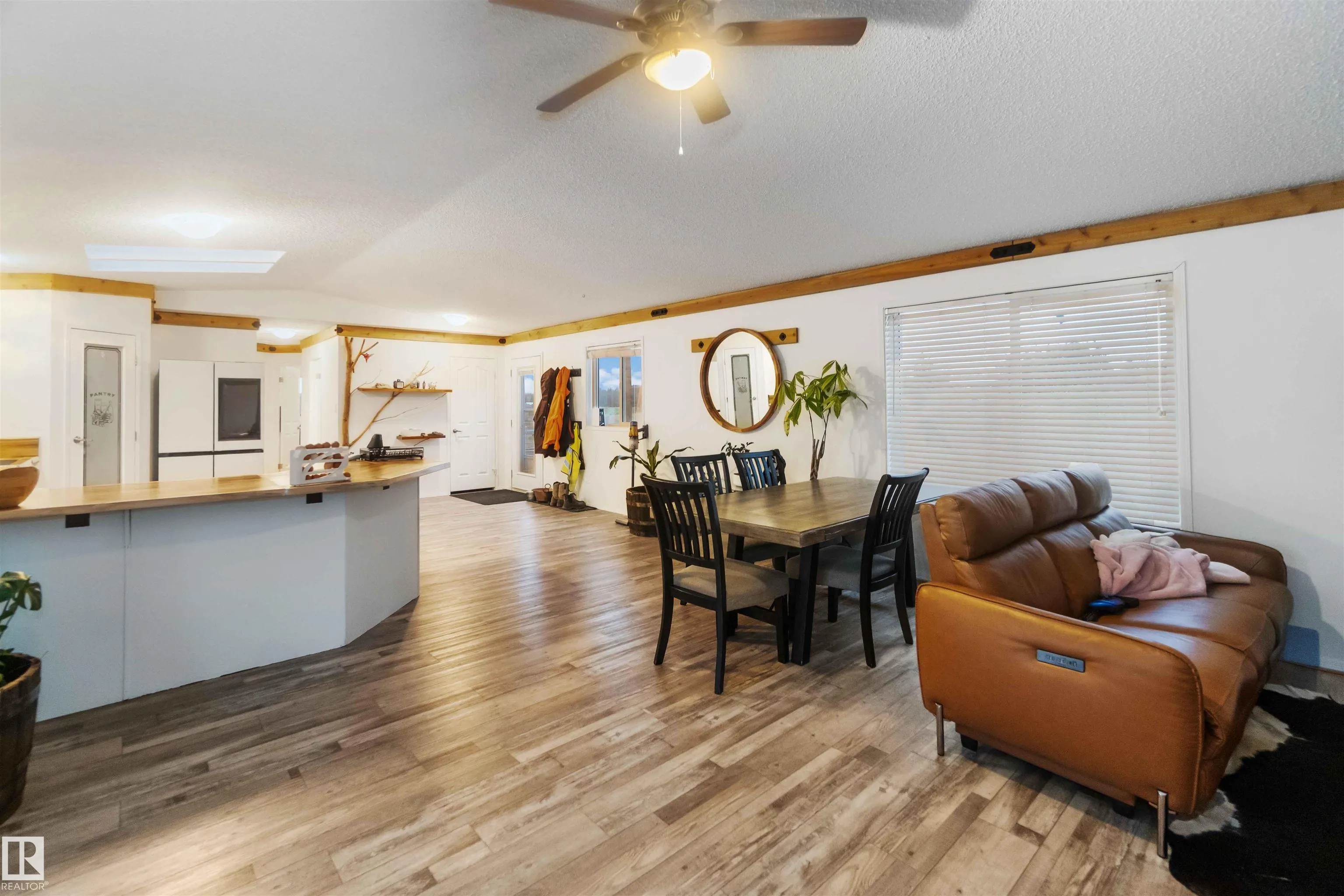 53273 RGE ROAD 215