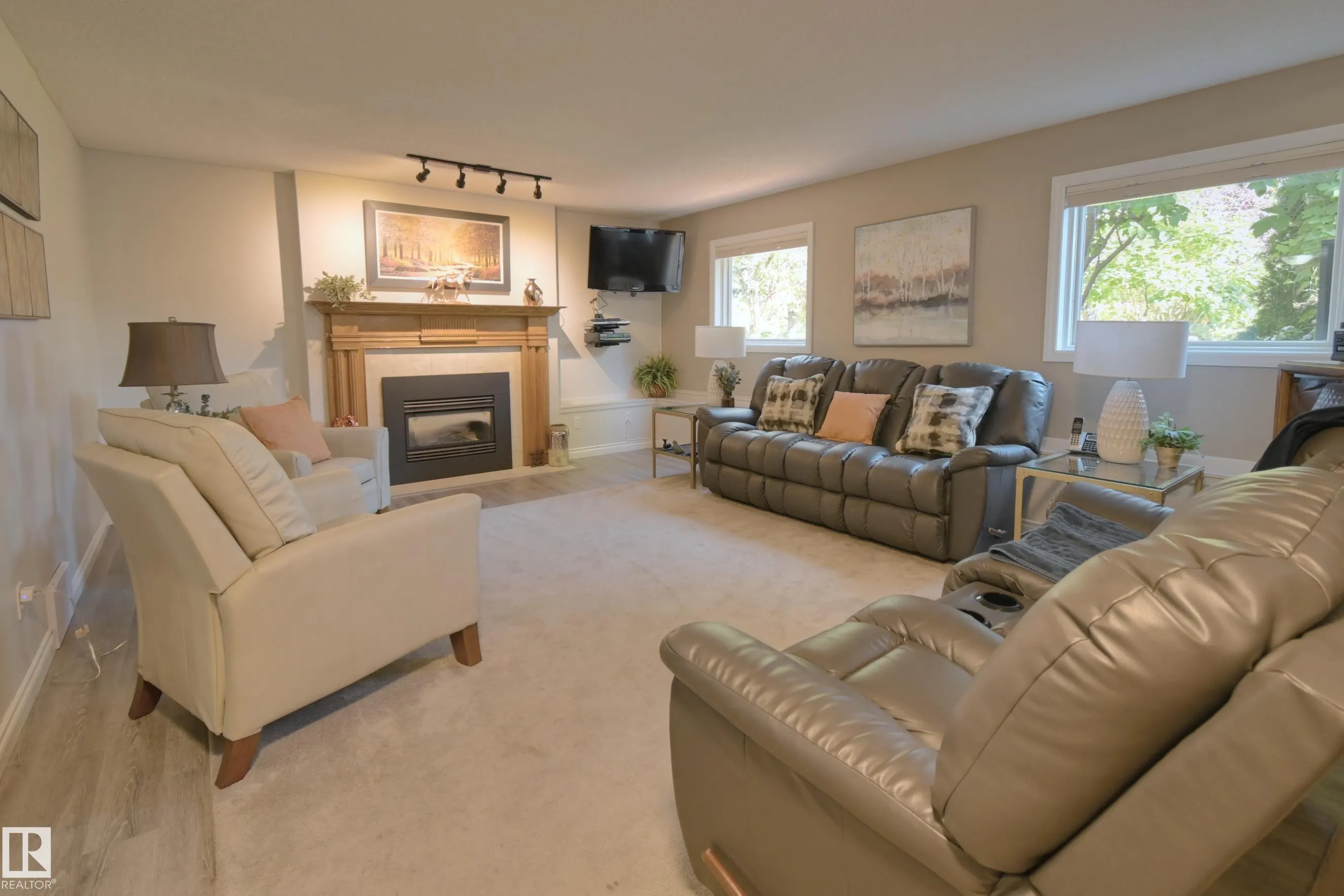 56 STONESHIRE Crescent