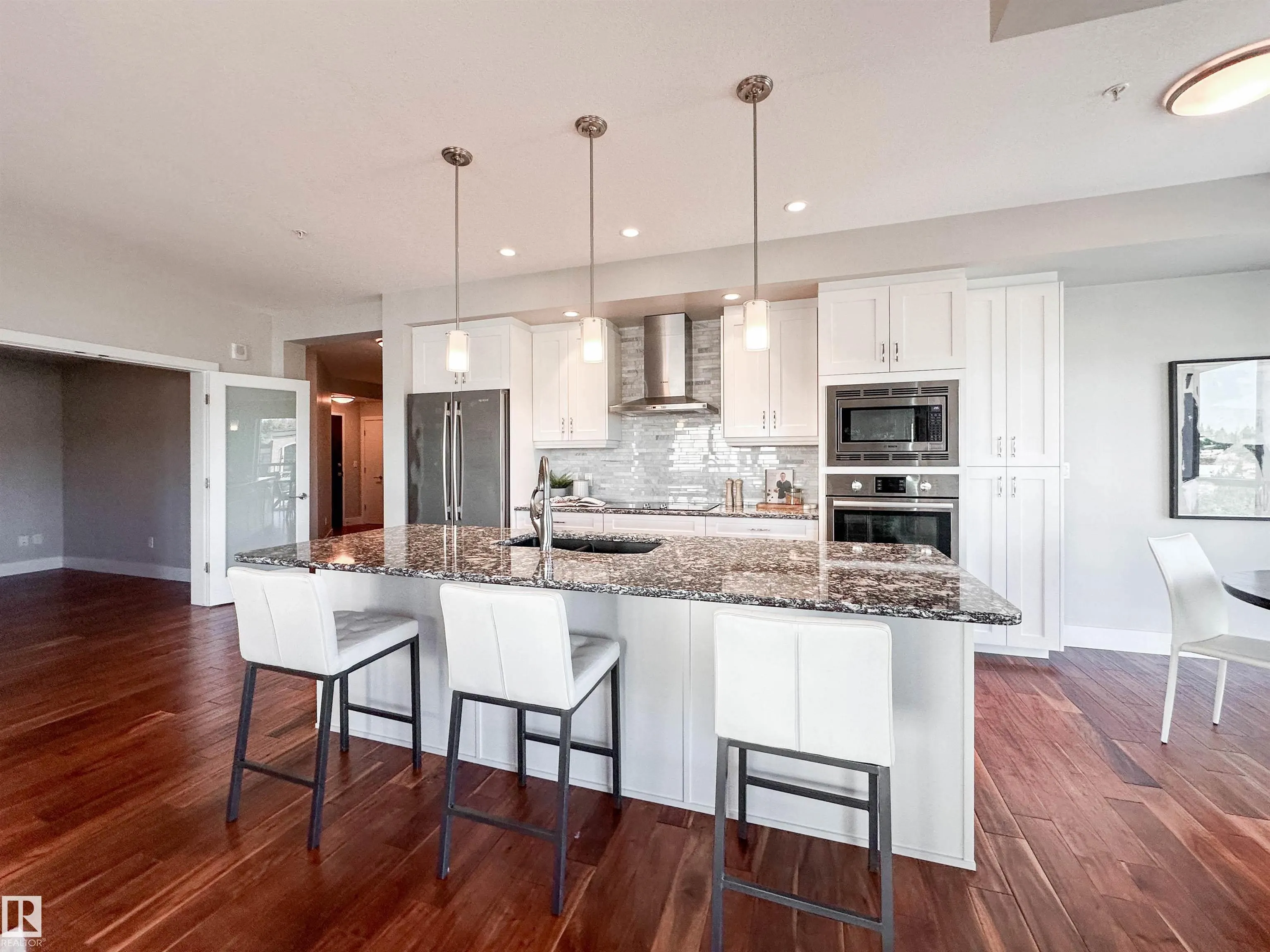 200 BELLEROSE Drive